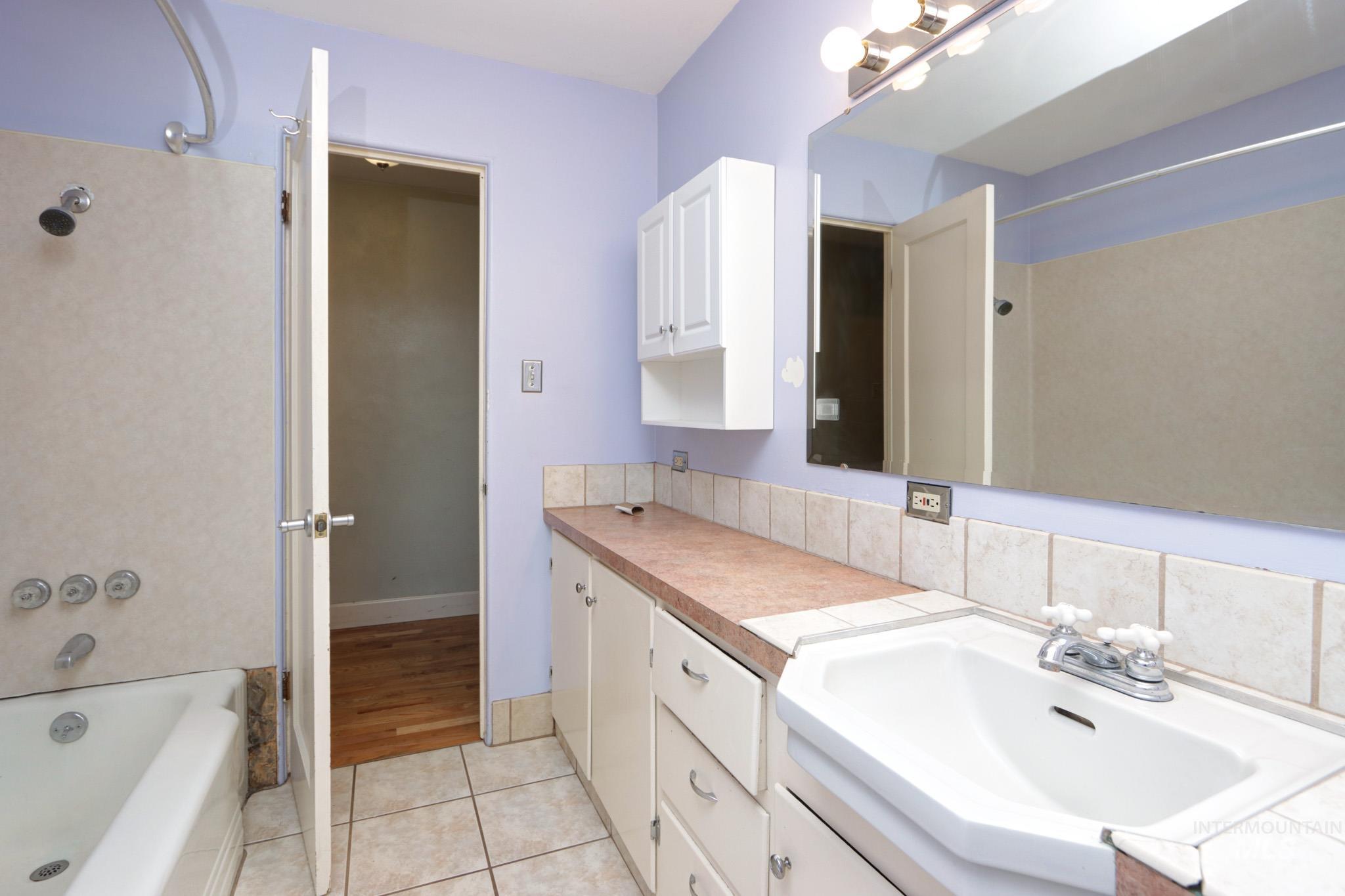 41 N Dorian Dr, Ontario, Oregon 97914, 3 Bedrooms, 2 Bathrooms, Residential For Sale, Price $300,000,MLS 98980880