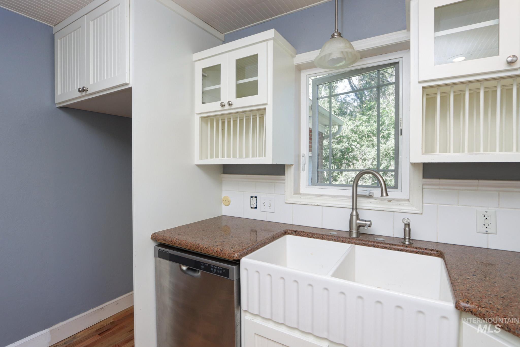 41 N Dorian Dr, Ontario, Oregon 97914, 3 Bedrooms, 2 Bathrooms, Residential For Sale, Price $300,000,MLS 98980880