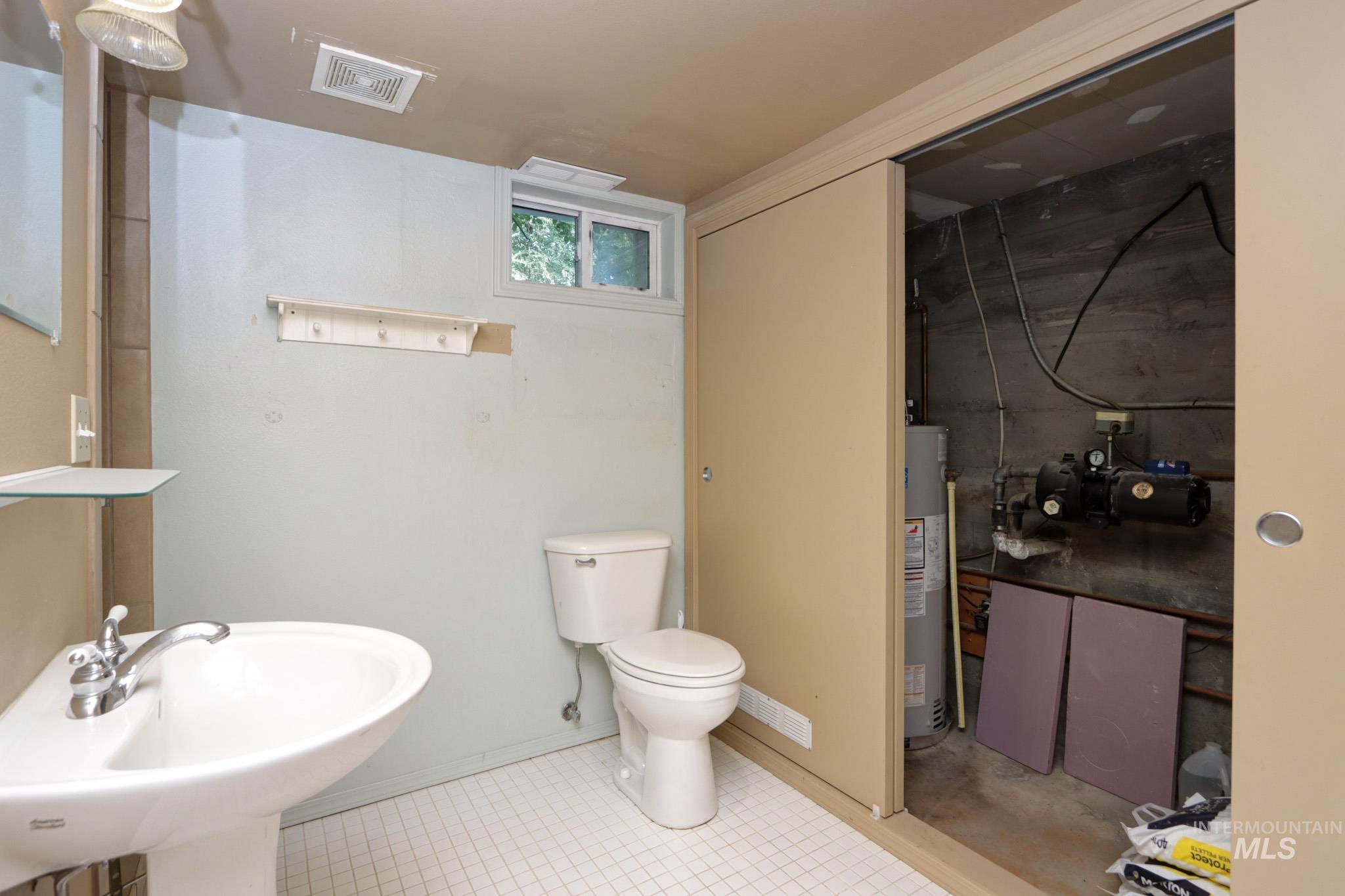 41 N Dorian Dr, Ontario, Oregon 97914, 3 Bedrooms, 2 Bathrooms, Residential For Sale, Price $300,000,MLS 98980880