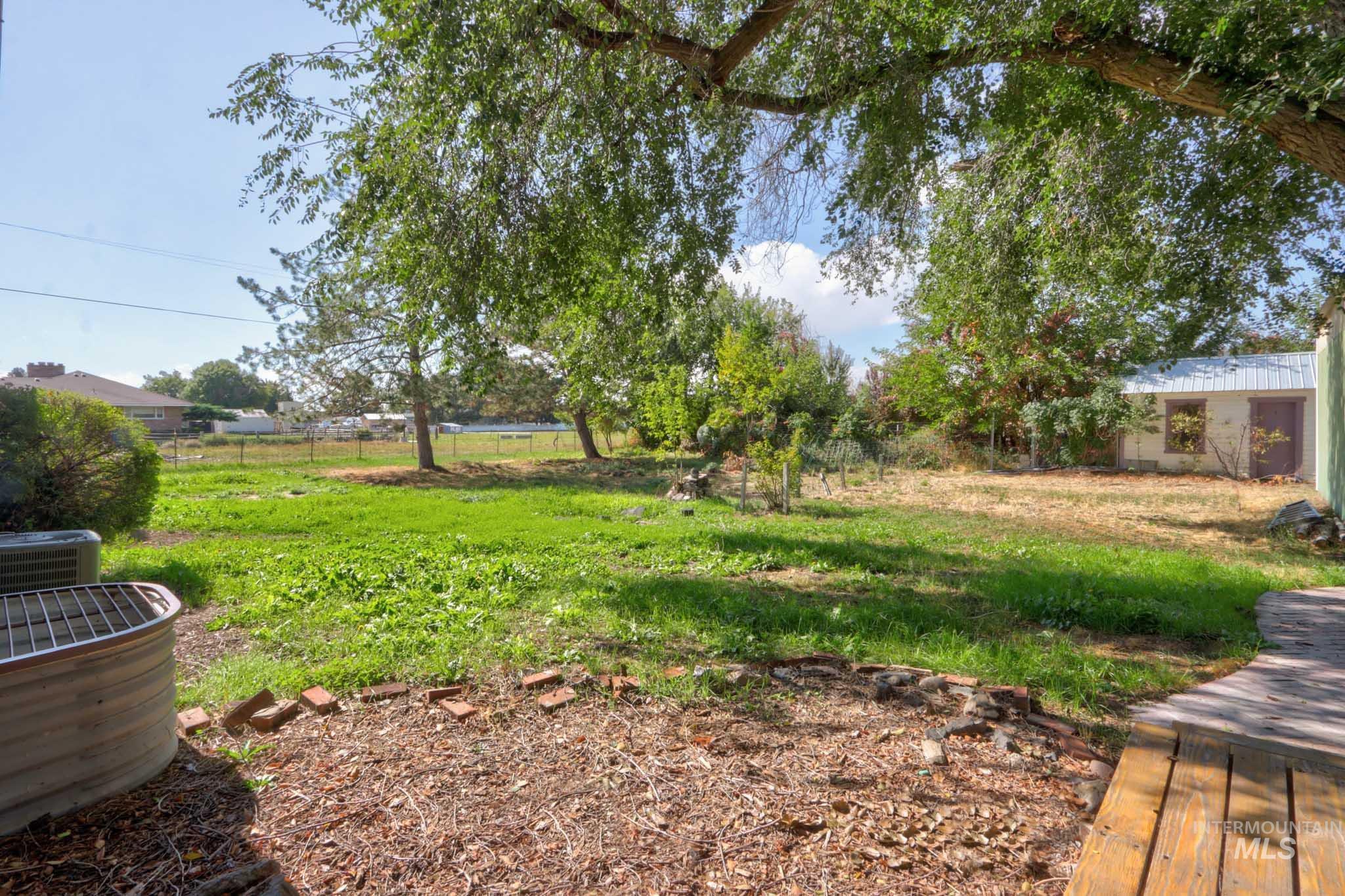 41 N Dorian Dr, Ontario, Oregon 97914, 3 Bedrooms, 2 Bathrooms, Residential For Sale, Price $300,000,MLS 98980880