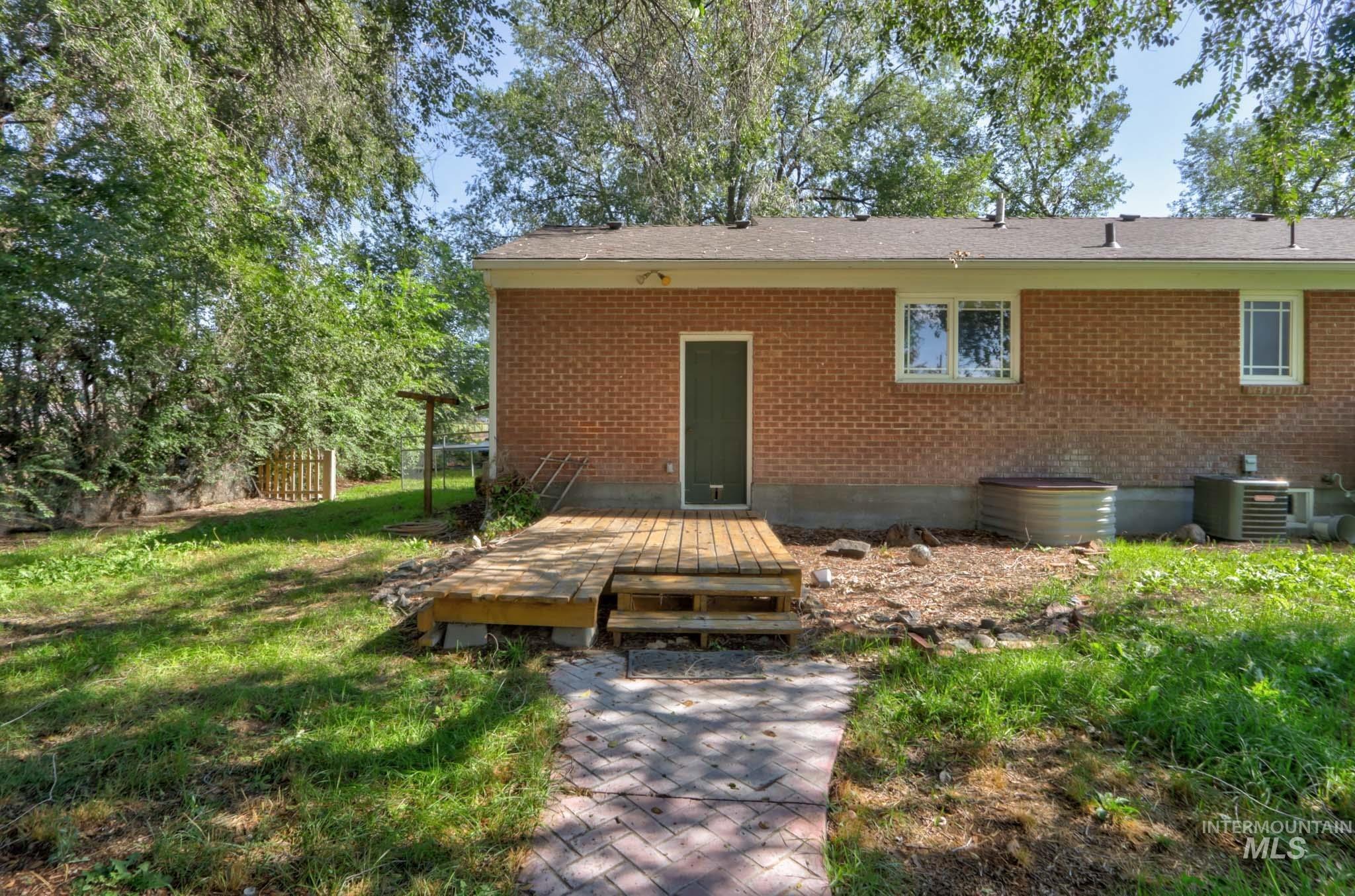 41 N Dorian Dr, Ontario, Oregon 97914, 3 Bedrooms, 2 Bathrooms, Residential For Sale, Price $300,000,MLS 98980880