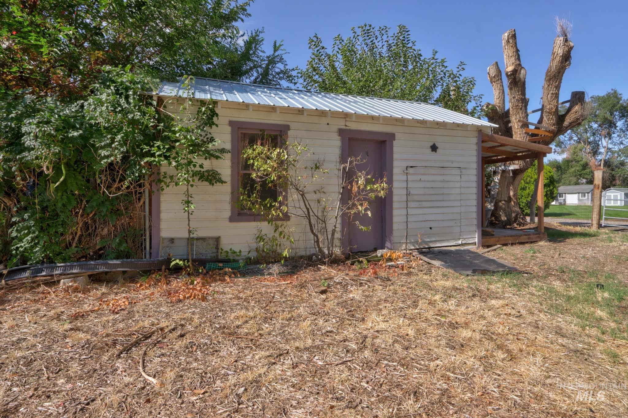 41 N Dorian Dr, Ontario, Oregon 97914, 3 Bedrooms, 2 Bathrooms, Residential For Sale, Price $300,000,MLS 98980880