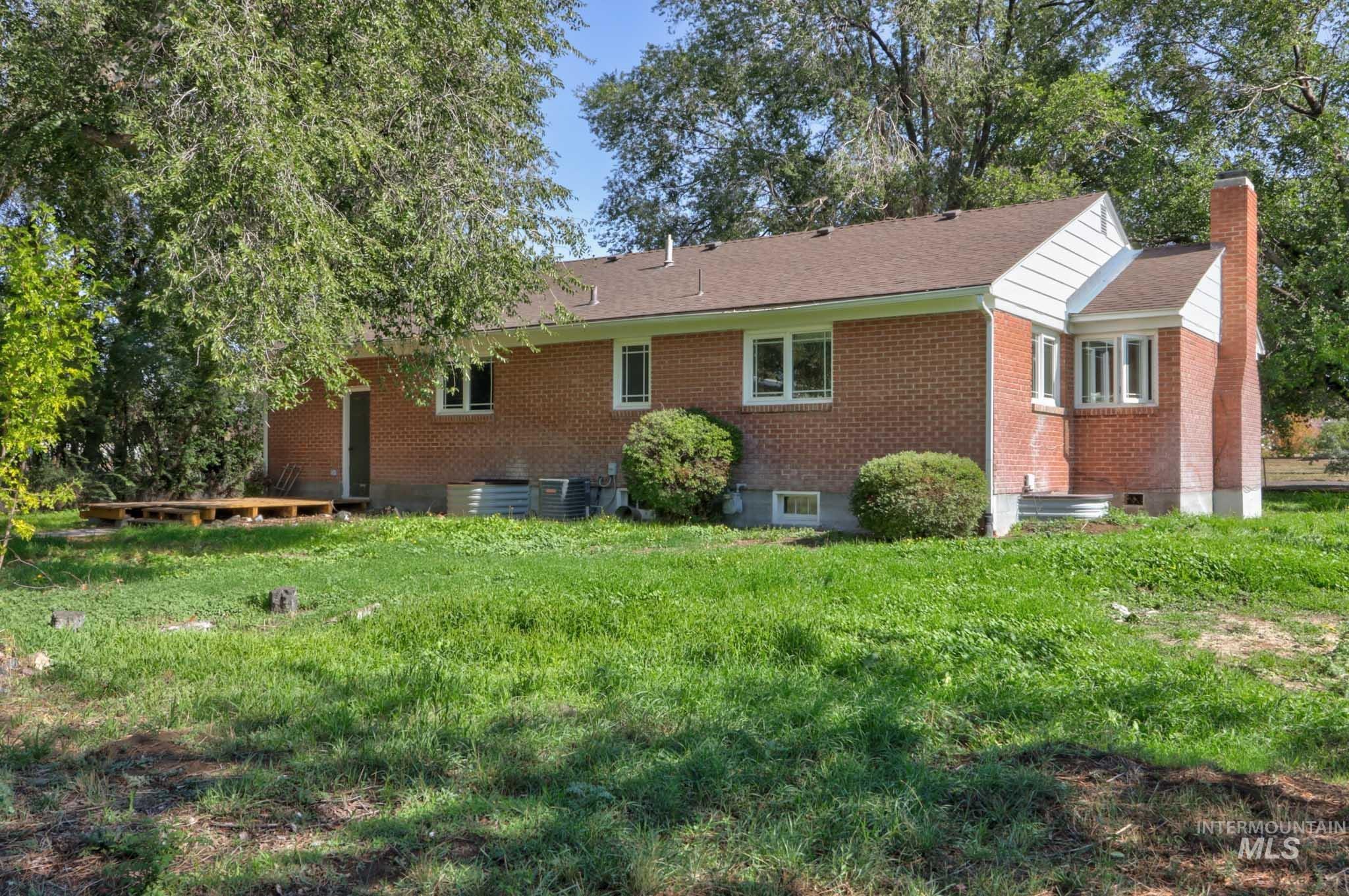 41 N Dorian Dr, Ontario, Oregon 97914, 3 Bedrooms, 2 Bathrooms, Residential For Sale, Price $300,000,MLS 98980880