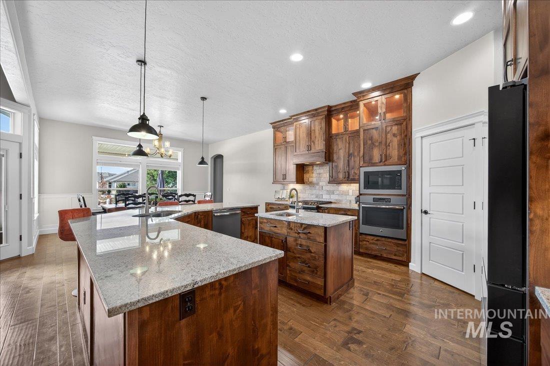 12299 W Pavo St, Star, Idaho 83669, 4 Bedrooms, 3.5 Bathrooms, Residential For Sale, Price $934,900,MLS 98980881