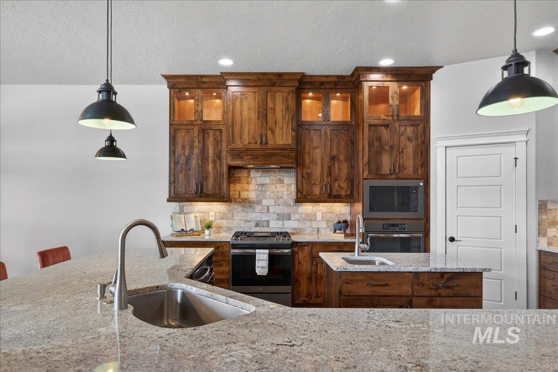 12299 W Pavo St, Star, Idaho 83669, 4 Bedrooms, 3.5 Bathrooms, Residential For Sale, Price $934,900,MLS 98980881