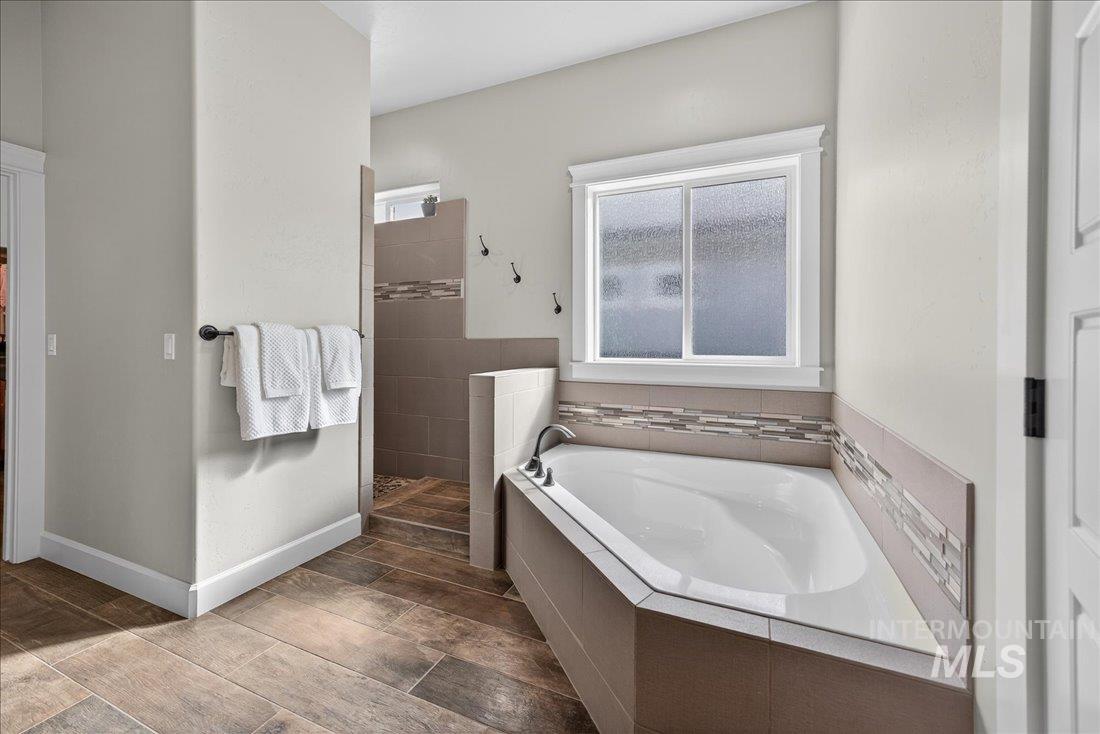 12299 W Pavo St, Star, Idaho 83669, 4 Bedrooms, 3.5 Bathrooms, Residential For Sale, Price $934,900,MLS 98980881