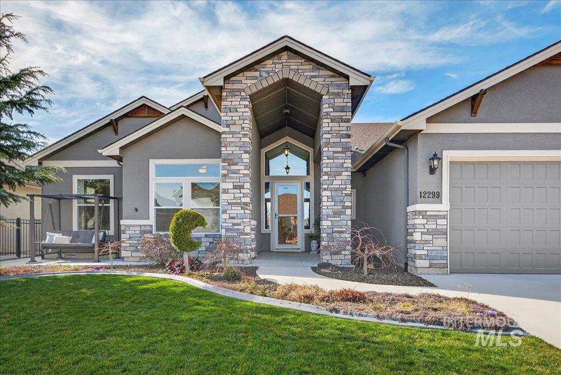 12299 W Pavo St, Star, Idaho 83669, 4 Bedrooms, 3.5 Bathrooms, Residential For Sale, Price $934,900,MLS 98980881