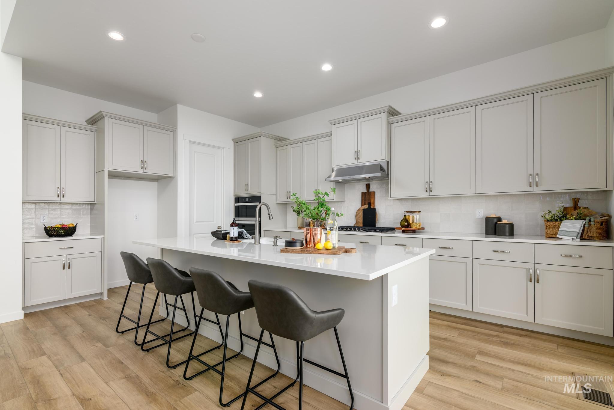 923 W Hammer Falls Dr, Meridian, Idaho 83642, 5 Bedrooms, 4.5 Bathrooms, Residential For Sale, Price $760,000,MLS 98980883