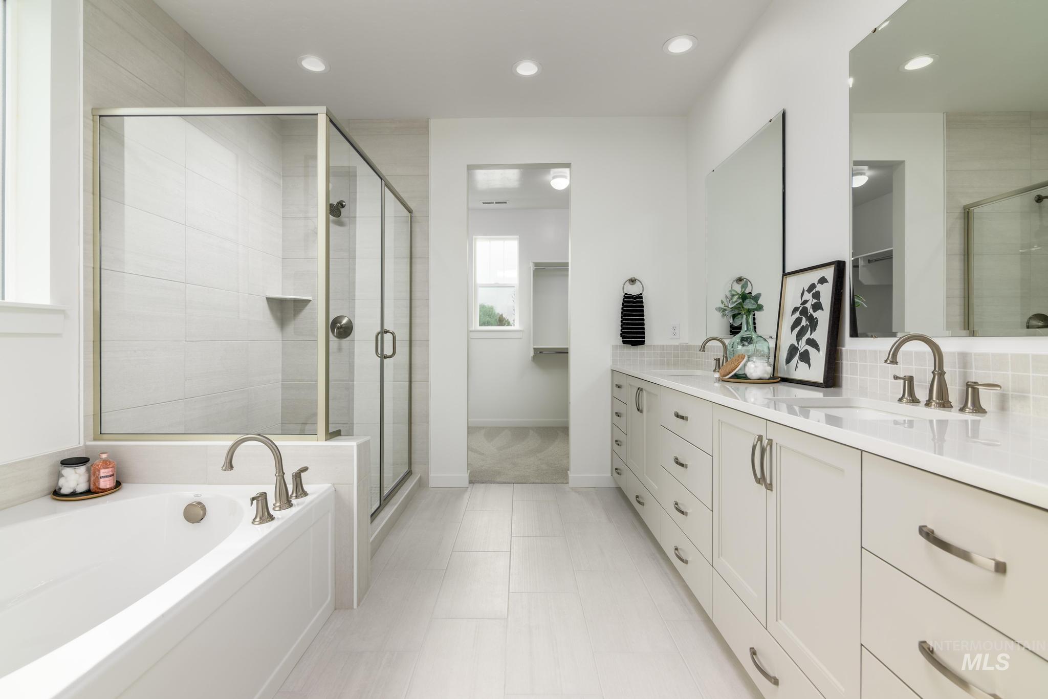 923 W Hammer Falls Dr, Meridian, Idaho 83642, 5 Bedrooms, 4.5 Bathrooms, Residential For Sale, Price $760,000,MLS 98980883