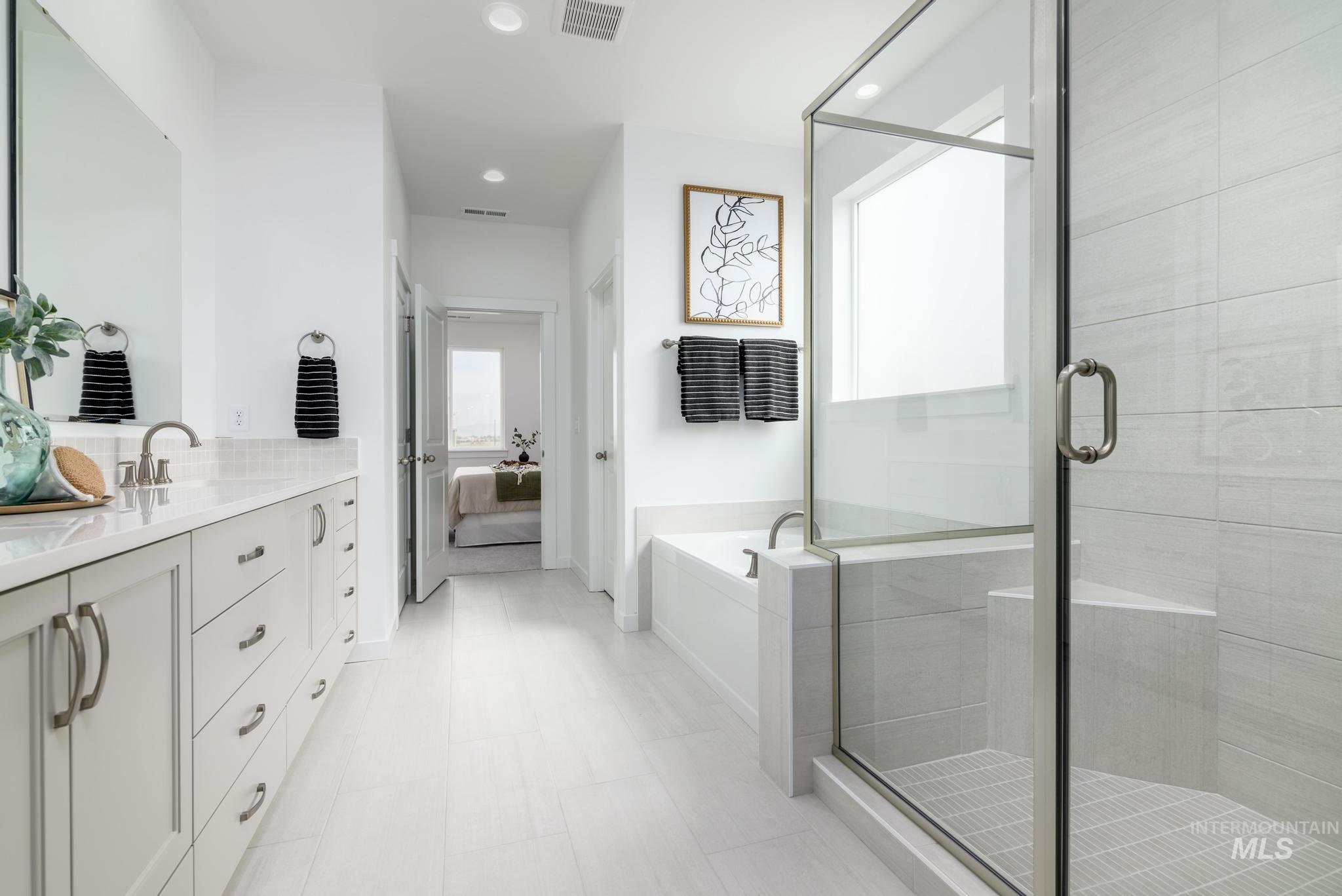 923 W Hammer Falls Dr, Meridian, Idaho 83642, 5 Bedrooms, 4.5 Bathrooms, Residential For Sale, Price $760,000,MLS 98980883