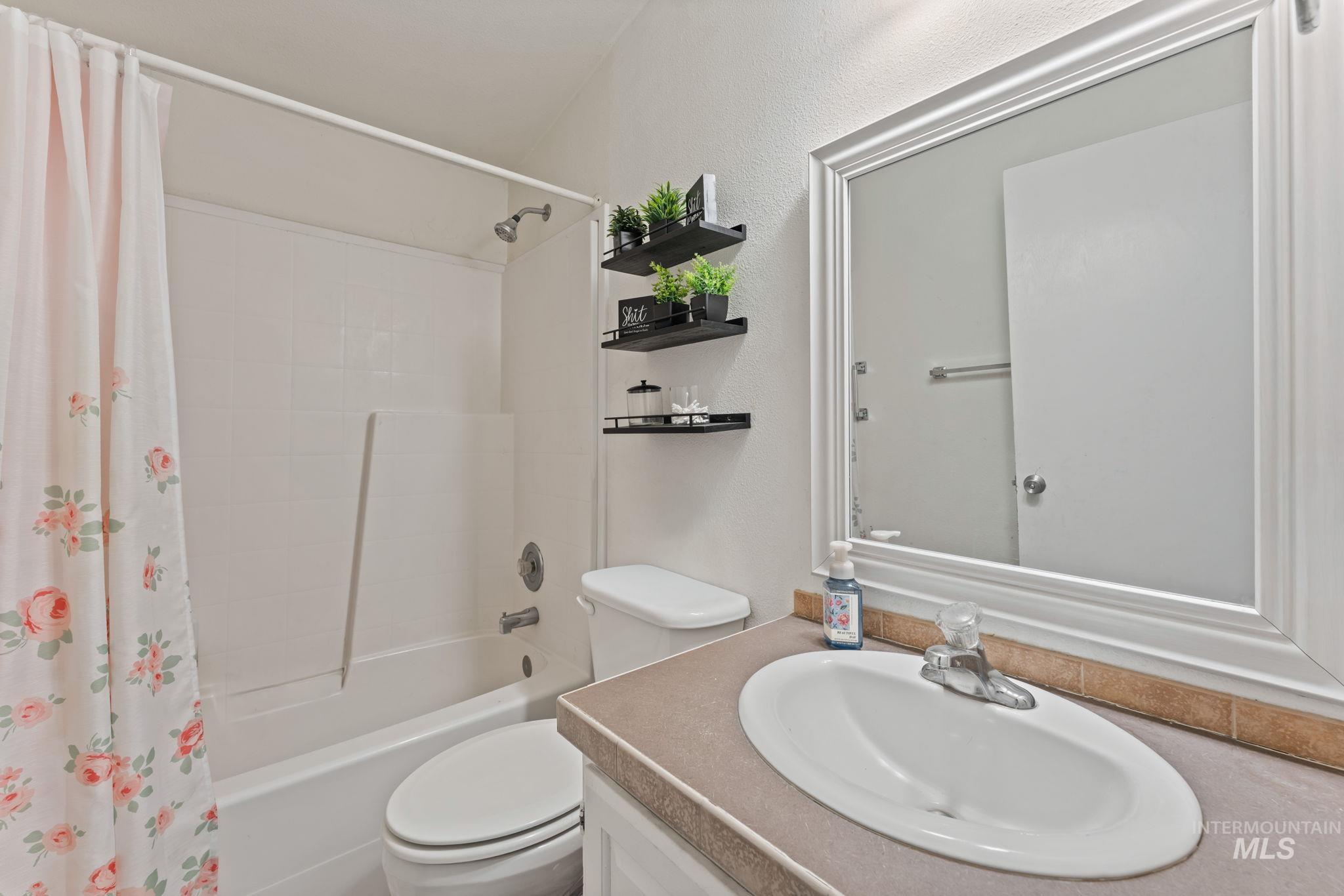 508 Silver Beach Drive, Jerome, Idaho 83338, 4 Bedrooms, 2 Bathrooms, Residential For Sale, Price $450,000,MLS 98980885