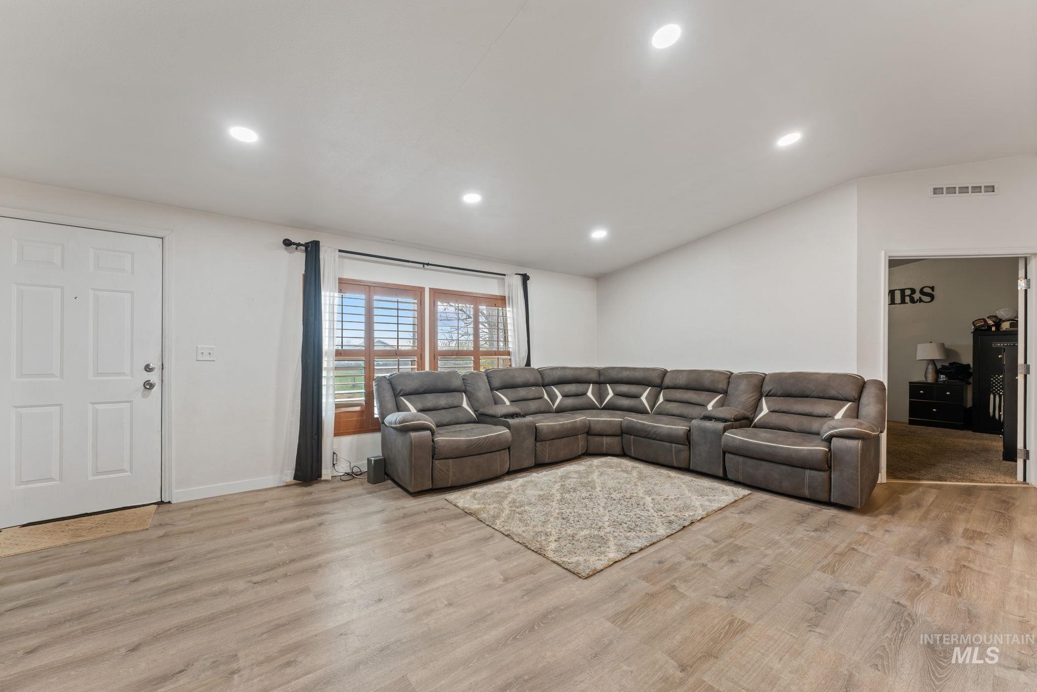 508 Silver Beach Drive, Jerome, Idaho 83338, 4 Bedrooms, 2 Bathrooms, Residential For Sale, Price $450,000,MLS 98980885