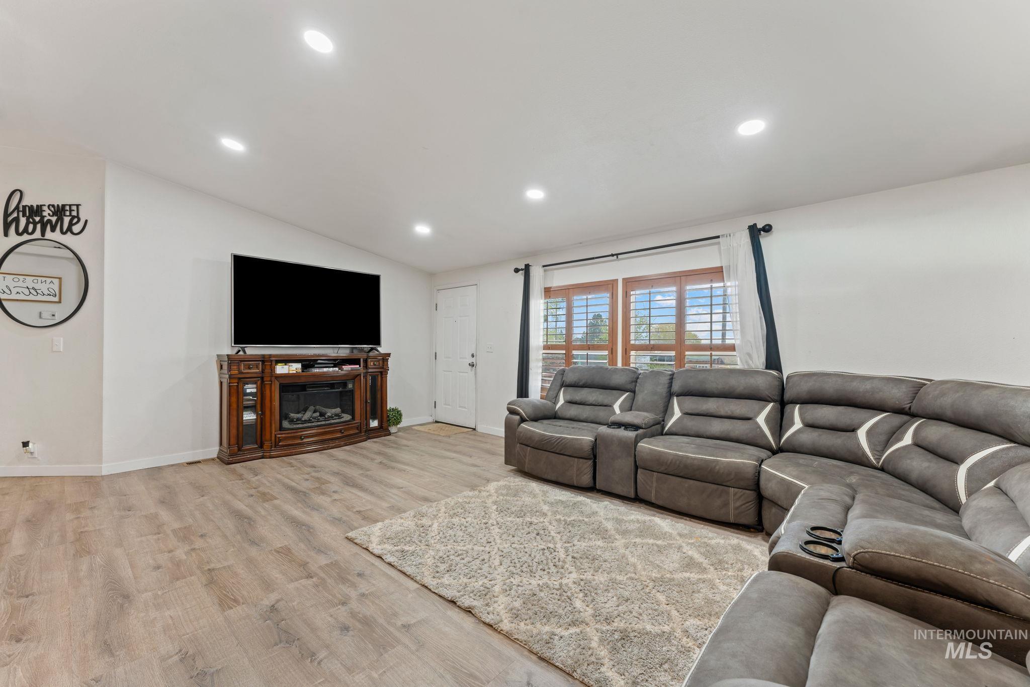 508 Silver Beach Drive, Jerome, Idaho 83338, 4 Bedrooms, 2 Bathrooms, Residential For Sale, Price $450,000,MLS 98980885