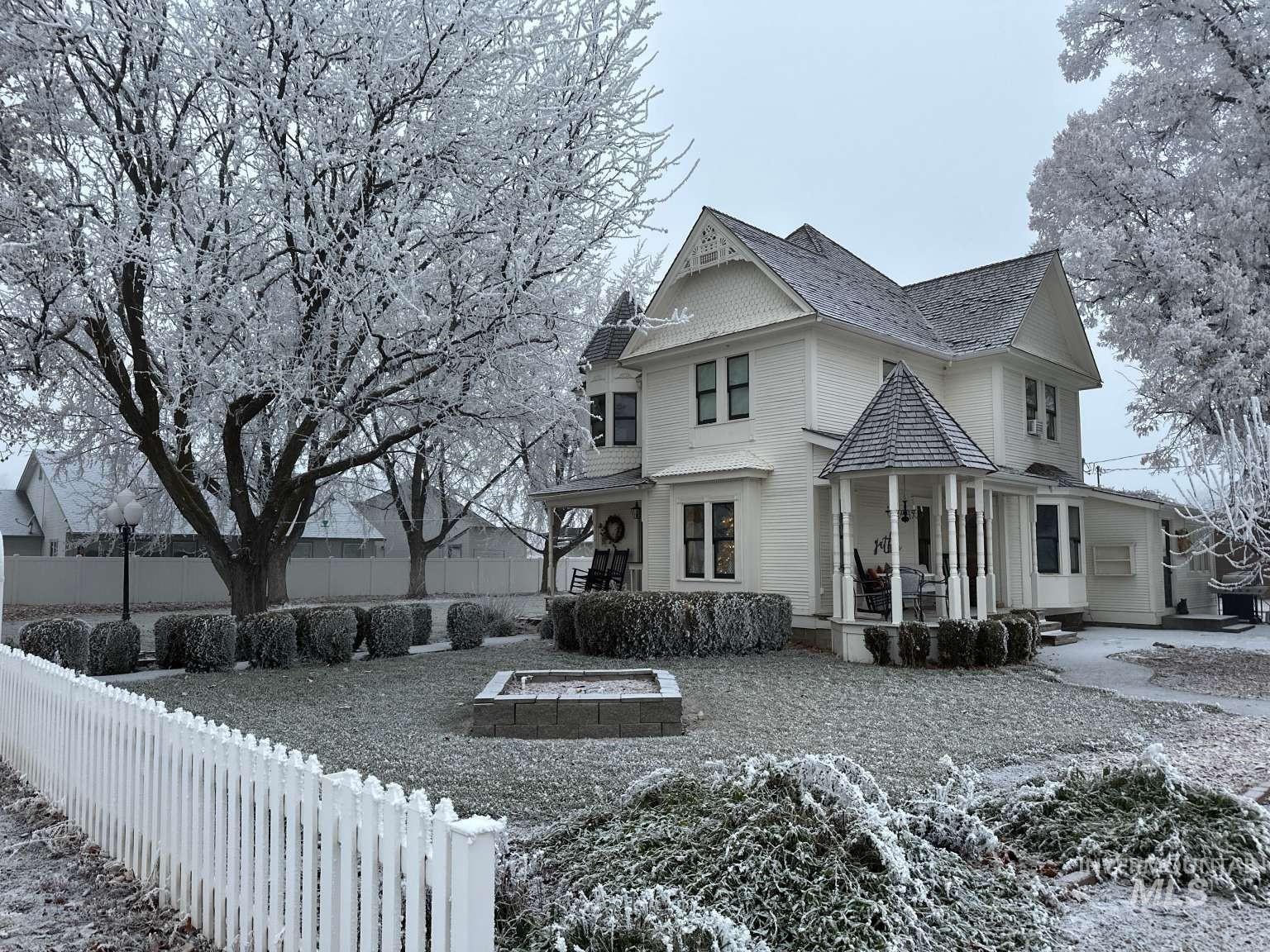 2090 E 1St St, Fruitland, Idaho 83619, 4 Bedrooms, 3 Bathrooms, Residential For Sale, Price $750,000,MLS 98980898