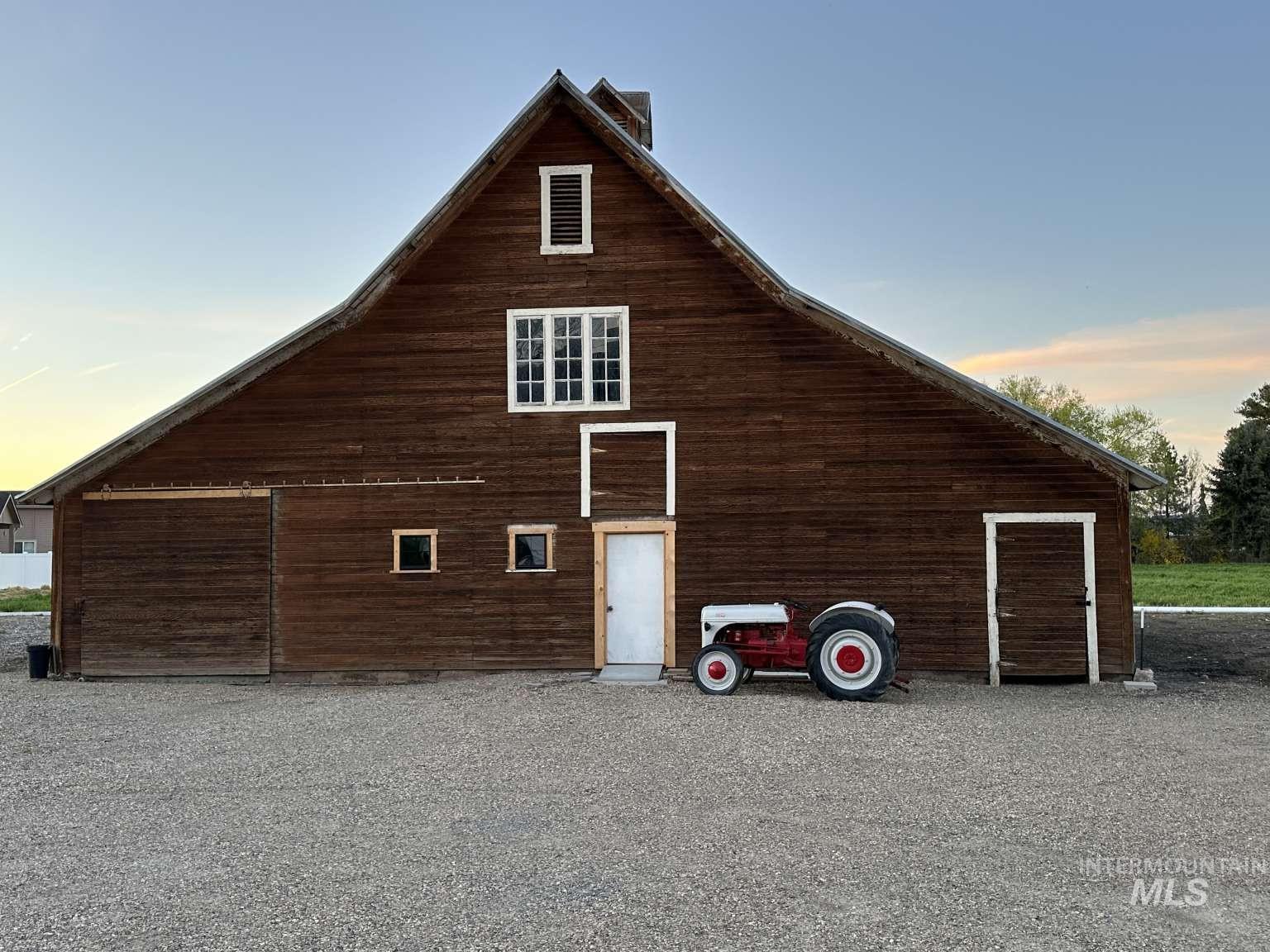 2090 E 1St St, Fruitland, Idaho 83619, 4 Bedrooms, 3 Bathrooms, Residential For Sale, Price $750,000,MLS 98980898