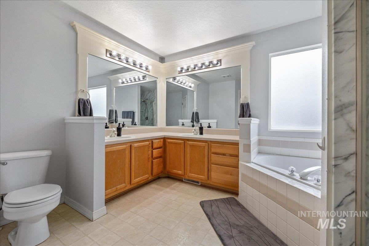 2727 S S Merrimac Pl, Boise, Idaho 83709, 4 Bedrooms, 3 Bathrooms, Residential For Sale, Price $600,000, 98980903