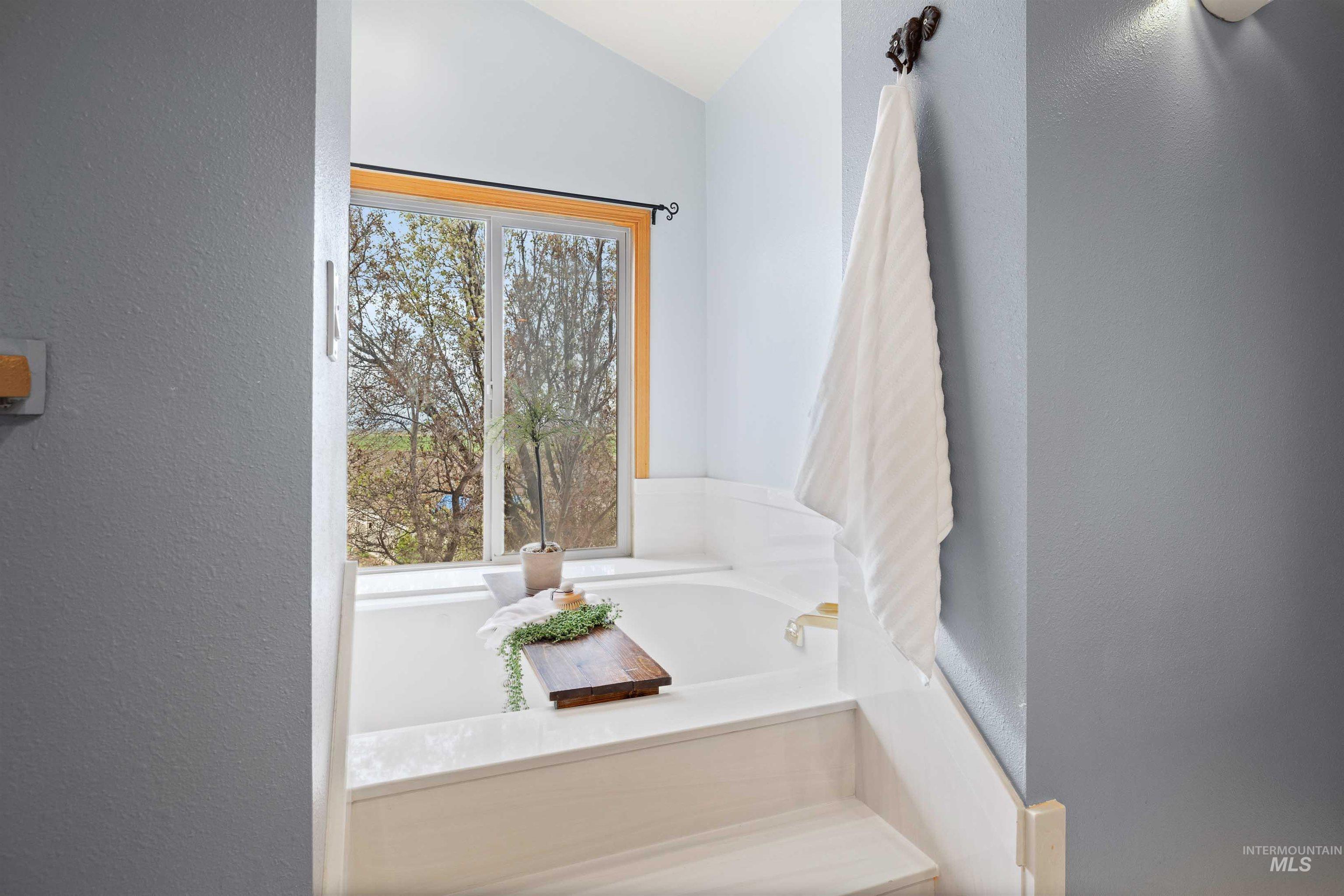 295 Howard Drive, Twin Falls, Idaho 83301, 3 Bedrooms, 2 Bathrooms, Residential For Sale, Price $479,900, 98980904