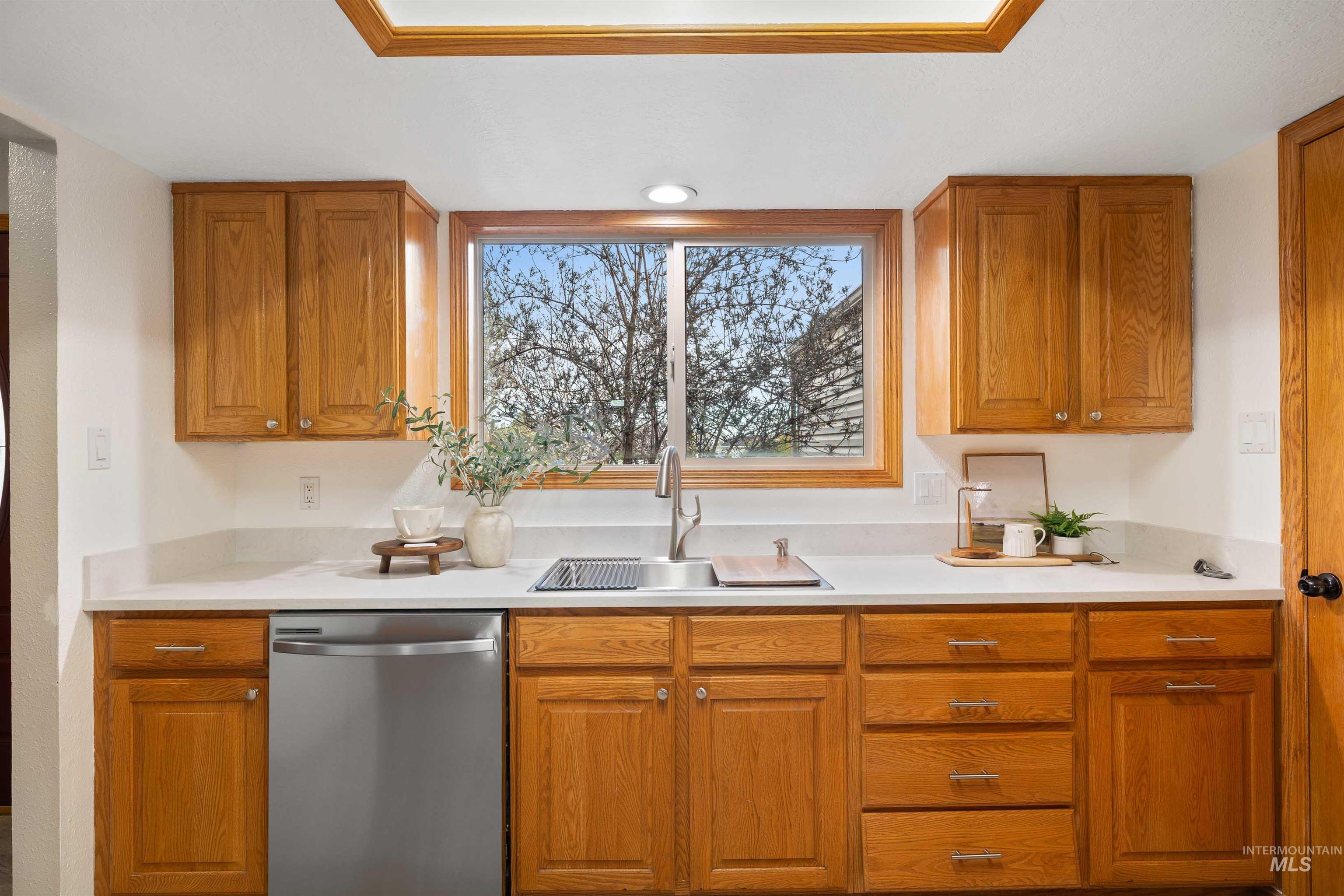 295 Howard Drive, Twin Falls, Idaho 83301, 3 Bedrooms, 2 Bathrooms, Residential For Sale, Price $479,900, 98980904