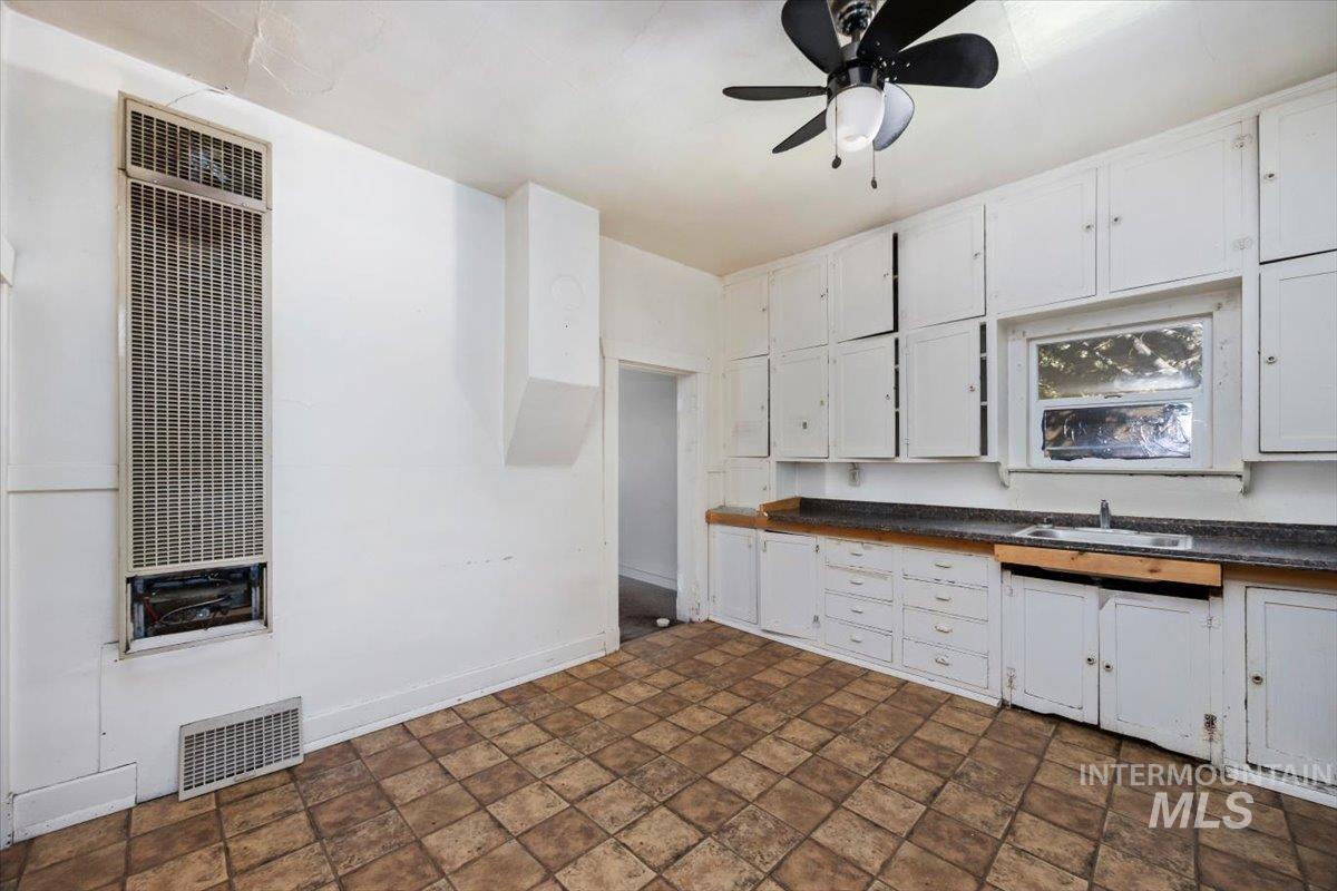 1411 Almo Ave, Burley, Idaho 83318, 2 Bedrooms, 1 Bathroom, Residential For Sale, Price $125,000, 98980910