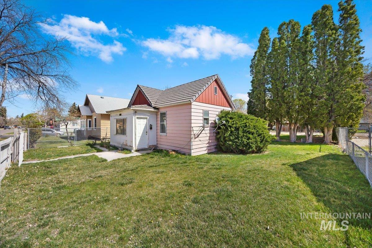1411 Almo Ave, Burley, Idaho 83318, 2 Bedrooms, 1 Bathroom, Residential For Sale, Price $125,000, 98980910