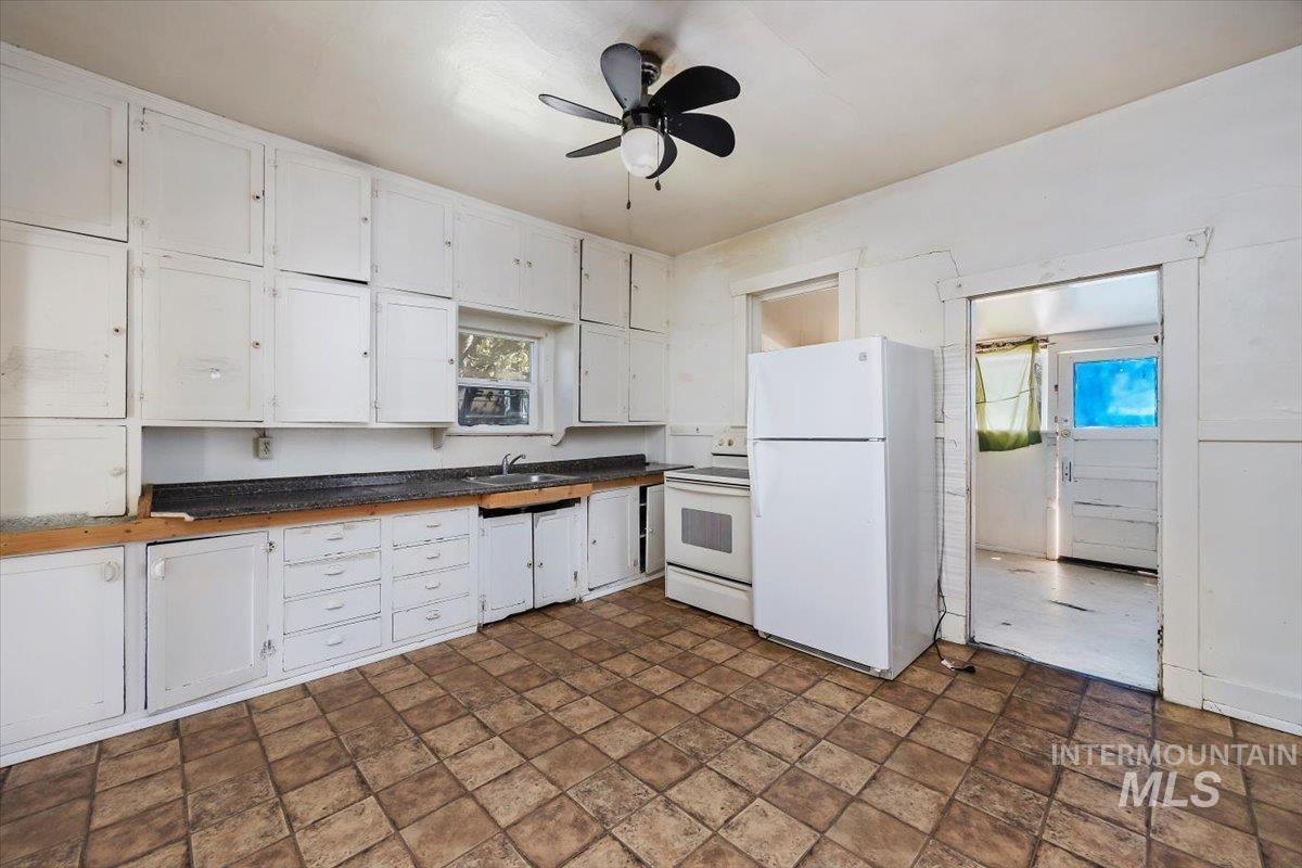 1411 Almo Ave, Burley, Idaho 83318, 2 Bedrooms, 1 Bathroom, Residential For Sale, Price $125,000, 98980910