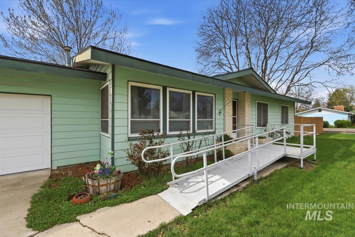 2807 Port St, Nampa, Idaho 83687, 3 Bedrooms, 1.5 Bathrooms, Residential For Sale, Price $349,900,MLS 98980918