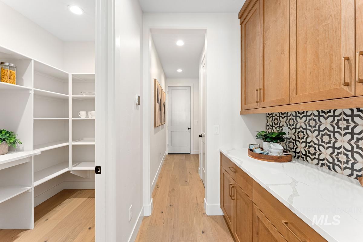 13374 N Spring Creek Way, Boise, Idaho 83714, 5 Bedrooms, 3.5 Bathrooms, Residential For Sale, Price $913,537,MLS 98980921