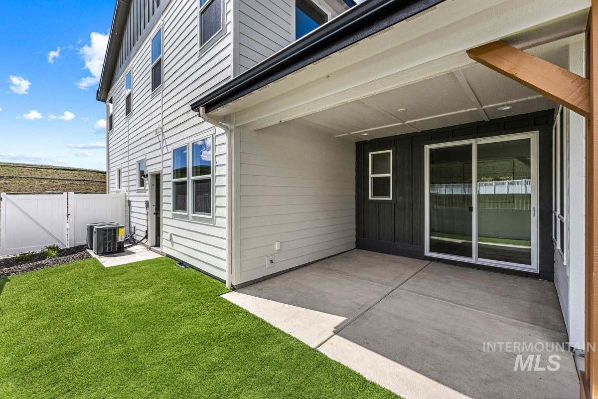 13374 N Spring Creek Way, Boise, Idaho 83714, 5 Bedrooms, 3.5 Bathrooms, Residential For Sale, Price $913,537,MLS 98980921