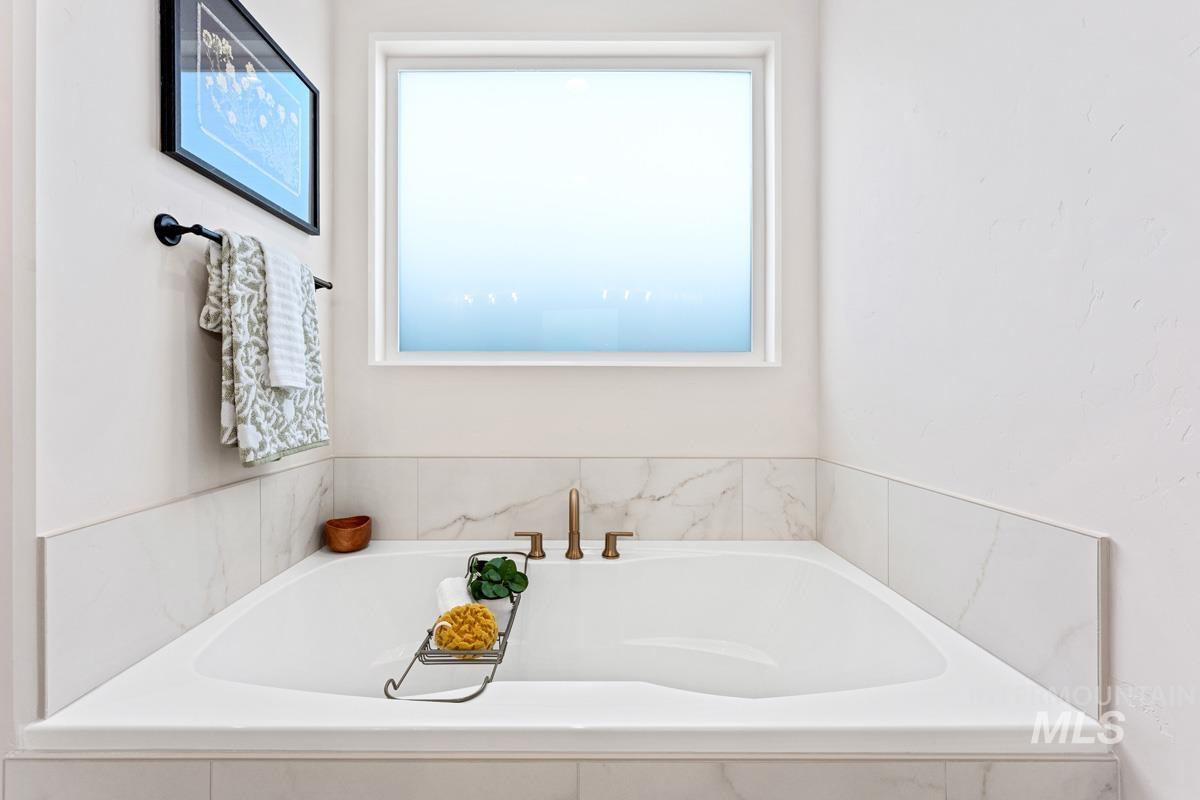 13374 N Spring Creek Way, Boise, Idaho 83714, 5 Bedrooms, 3.5 Bathrooms, Residential Income For Sale, Price $913,537, 98980923