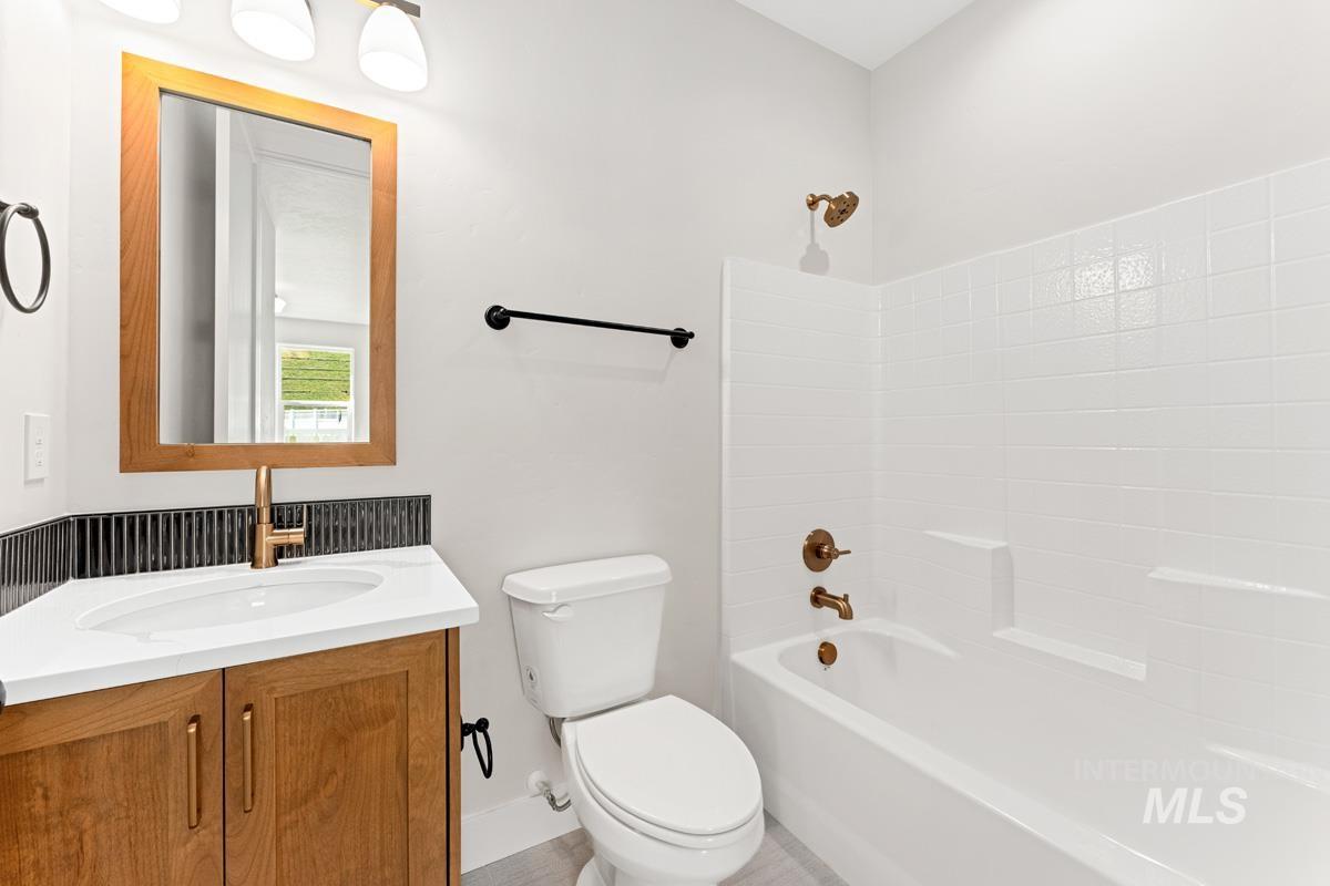 13374 N Spring Creek Way, Boise, Idaho 83714, 5 Bedrooms, 3.5 Bathrooms, Residential Income For Sale, Price $913,537, 98980923