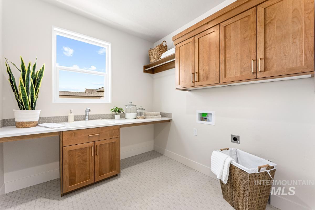 13374 N Spring Creek Way, Boise, Idaho 83714, 5 Bedrooms, 3.5 Bathrooms, Residential Income For Sale, Price $913,537, 98980923