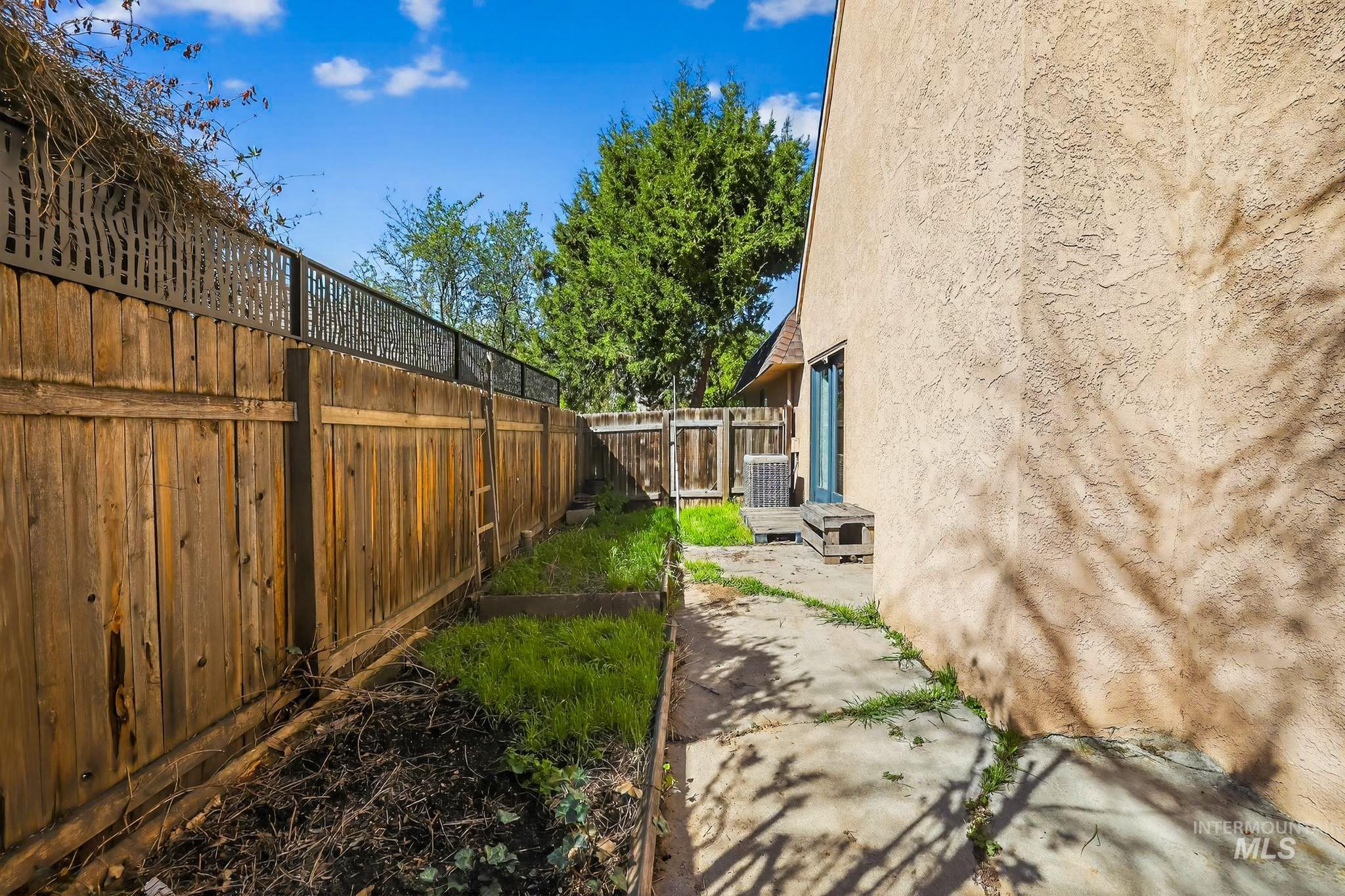 10073 W Westview Dr., Boise, Idaho 83704, 5 Bedrooms, 2.5 Bathrooms, Residential For Sale, Price $569,999, 98980927