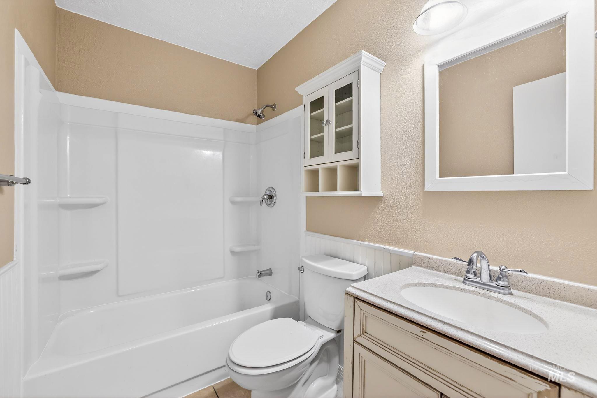 10073 W Westview Dr., Boise, Idaho 83704, 5 Bedrooms, 2.5 Bathrooms, Residential For Sale, Price $569,999, 98980927