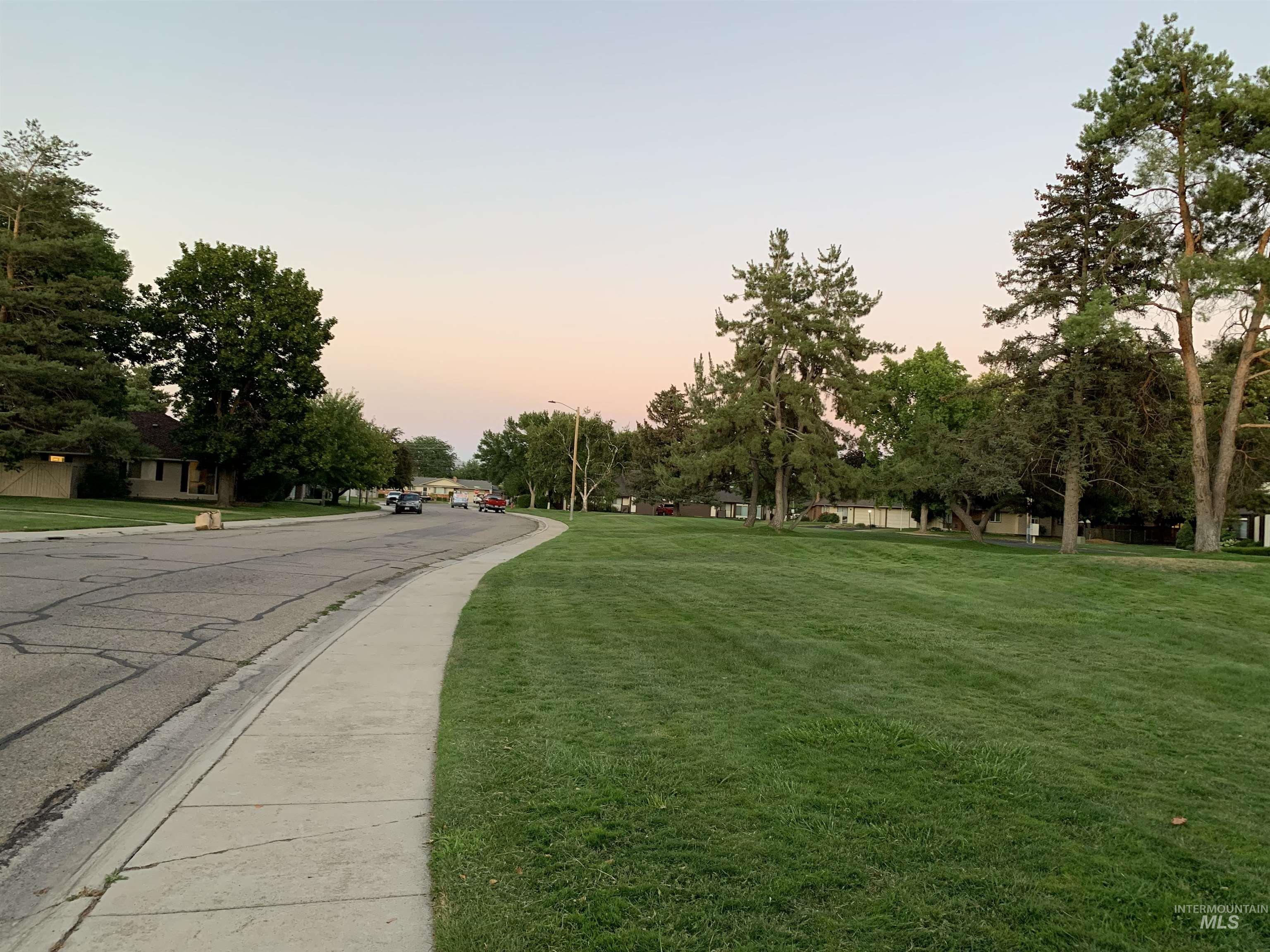 10073 W Westview Dr., Boise, Idaho 83704, 5 Bedrooms, 2.5 Bathrooms, Residential For Sale, Price $569,999, 98980927