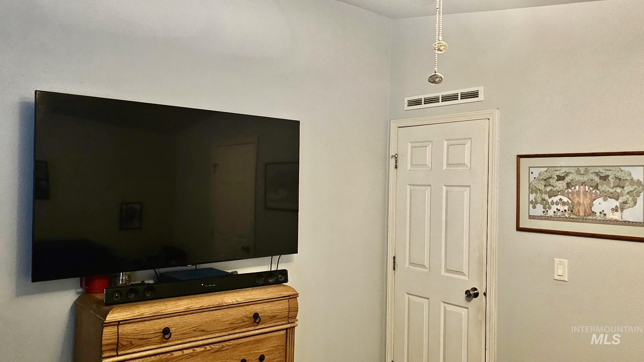 700 Fairview, Meridian, Idaho 83642, 3 Bedrooms, 2 Bathrooms, Residential For Sale, Price $164,900, 98980930