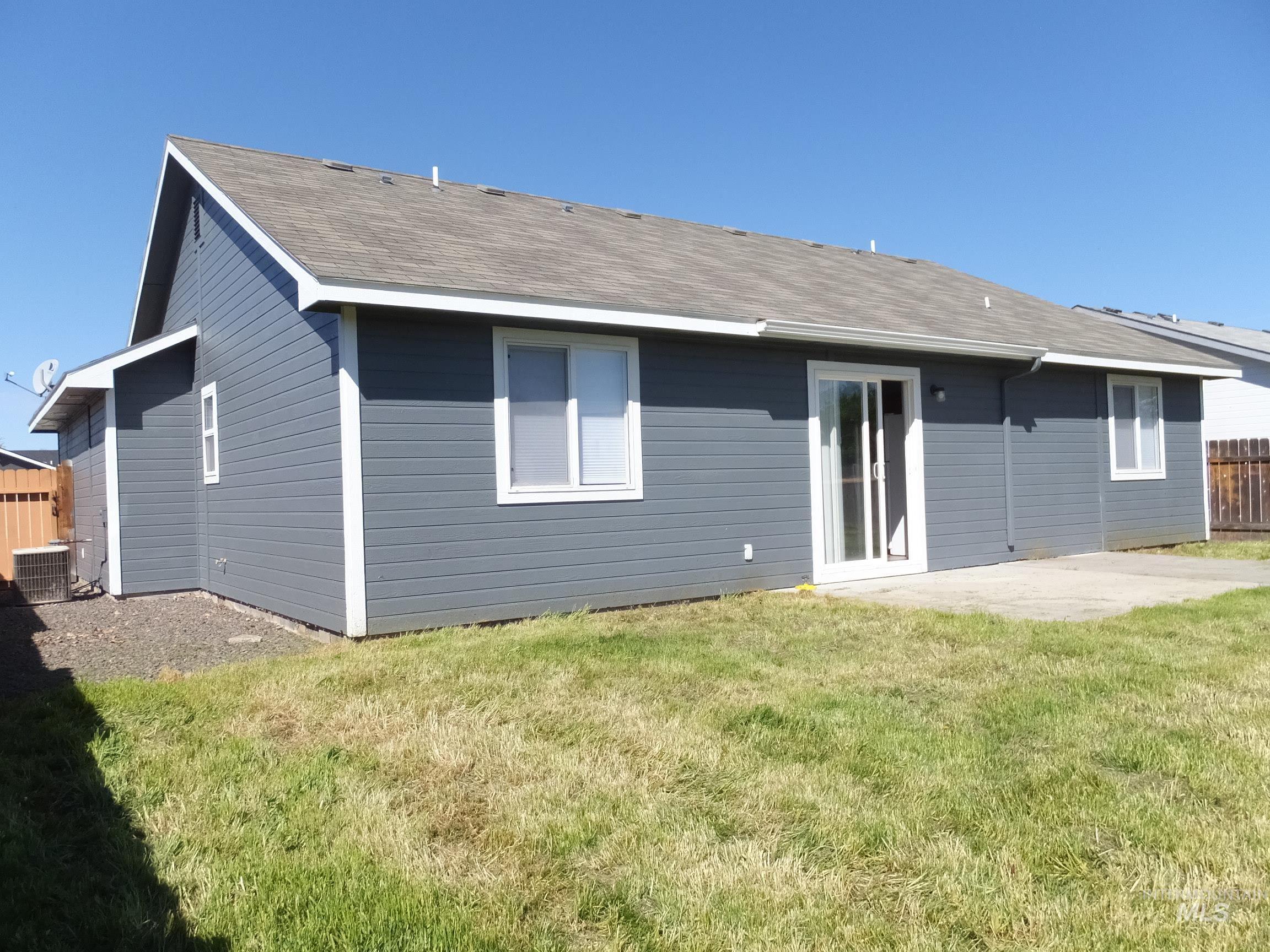 922 S Cherokee Ave, Emmett, Idaho 83617, 3 Bedrooms, 2 Bathrooms, Residential For Sale, Price $319,000,MLS 98980935