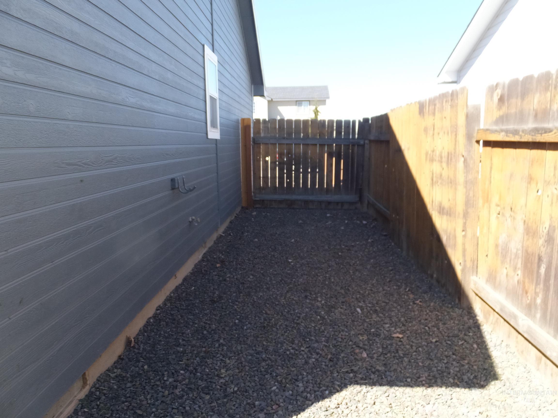 922 S Cherokee Ave, Emmett, Idaho 83617, 3 Bedrooms, 2 Bathrooms, Residential For Sale, Price $319,000,MLS 98980935