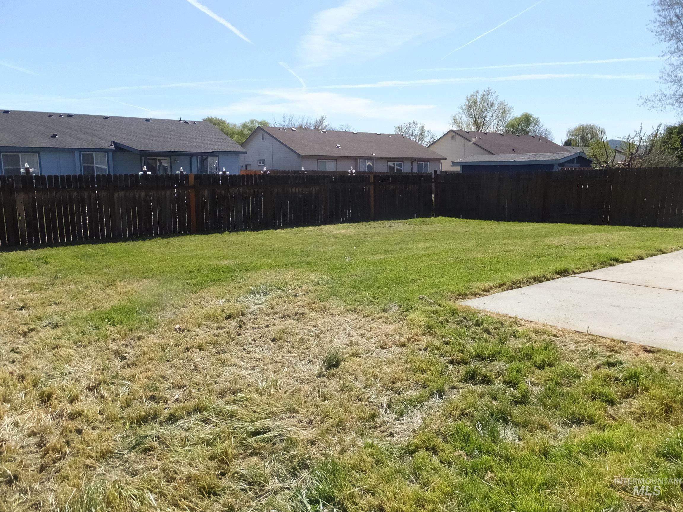 922 S Cherokee Ave, Emmett, Idaho 83617, 3 Bedrooms, 2 Bathrooms, Residential For Sale, Price $319,000,MLS 98980935