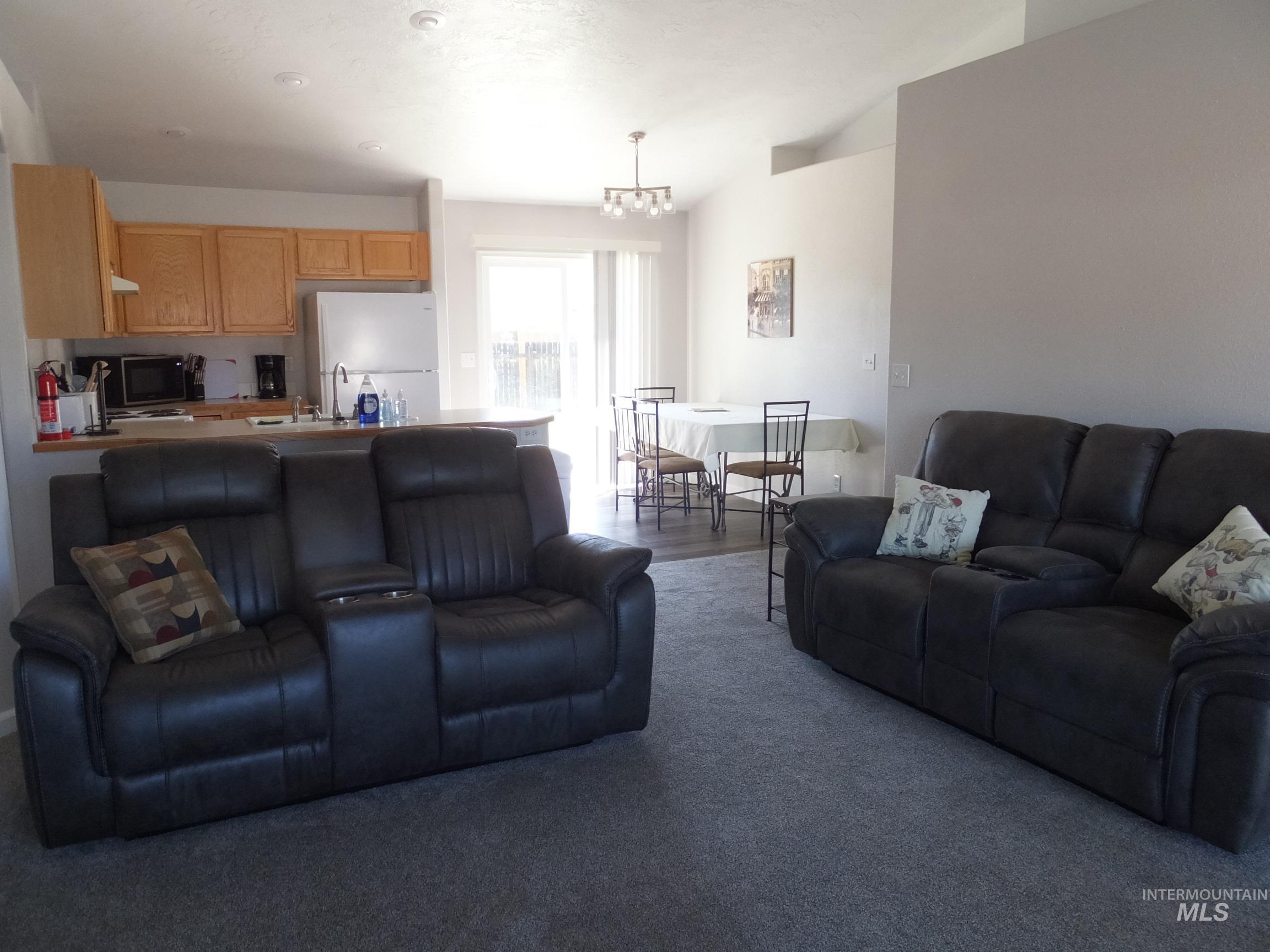 922 S Cherokee Ave, Emmett, Idaho 83617, 3 Bedrooms, 2 Bathrooms, Residential For Sale, Price $319,000,MLS 98980935