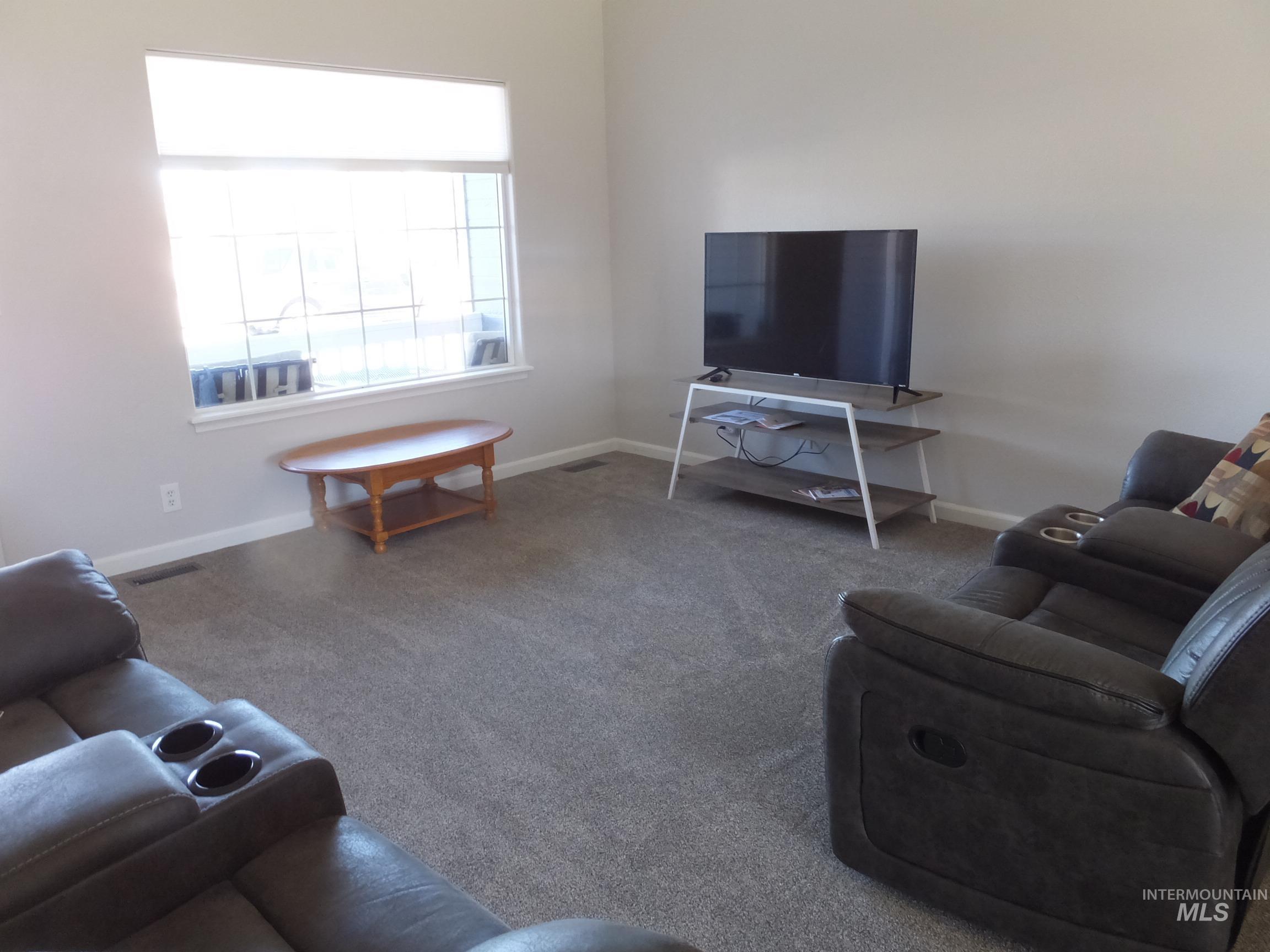 922 S Cherokee Ave, Emmett, Idaho 83617, 3 Bedrooms, 2 Bathrooms, Residential For Sale, Price $319,000,MLS 98980935