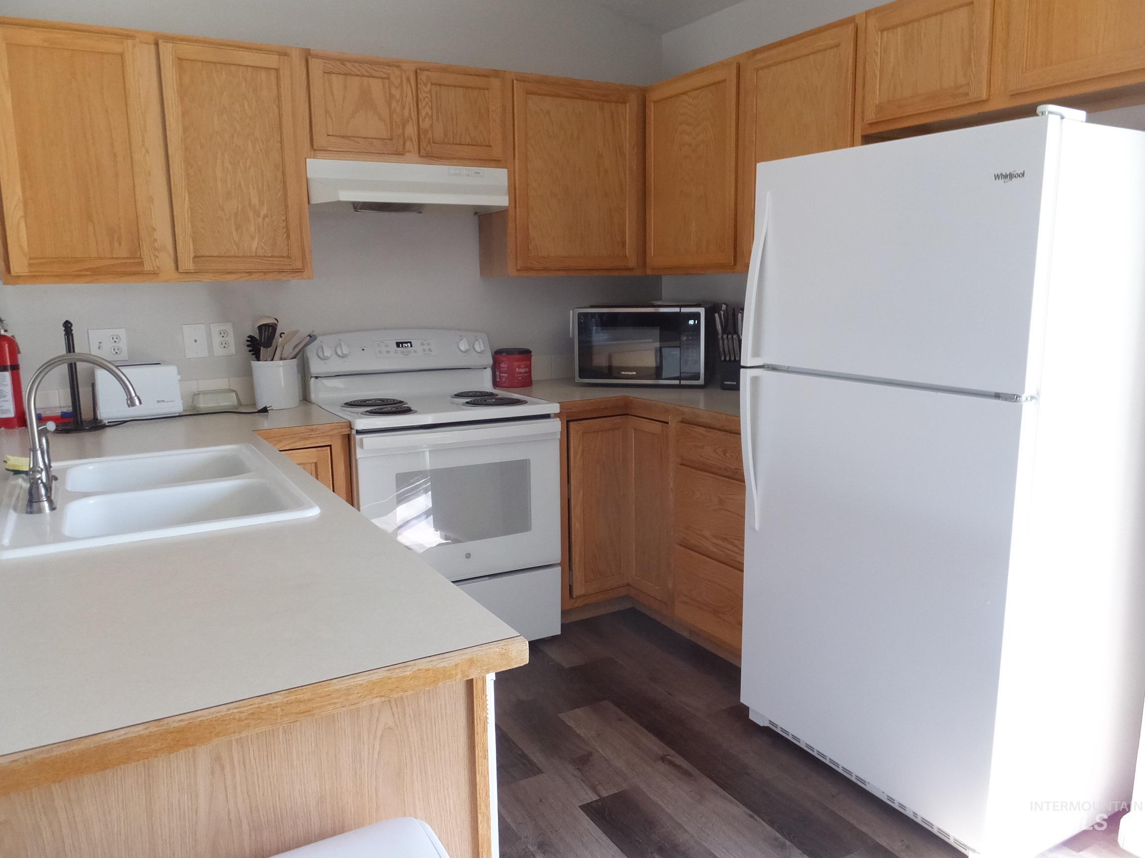 922 S Cherokee Ave, Emmett, Idaho 83617, 3 Bedrooms, 2 Bathrooms, Residential For Sale, Price $319,000,MLS 98980935