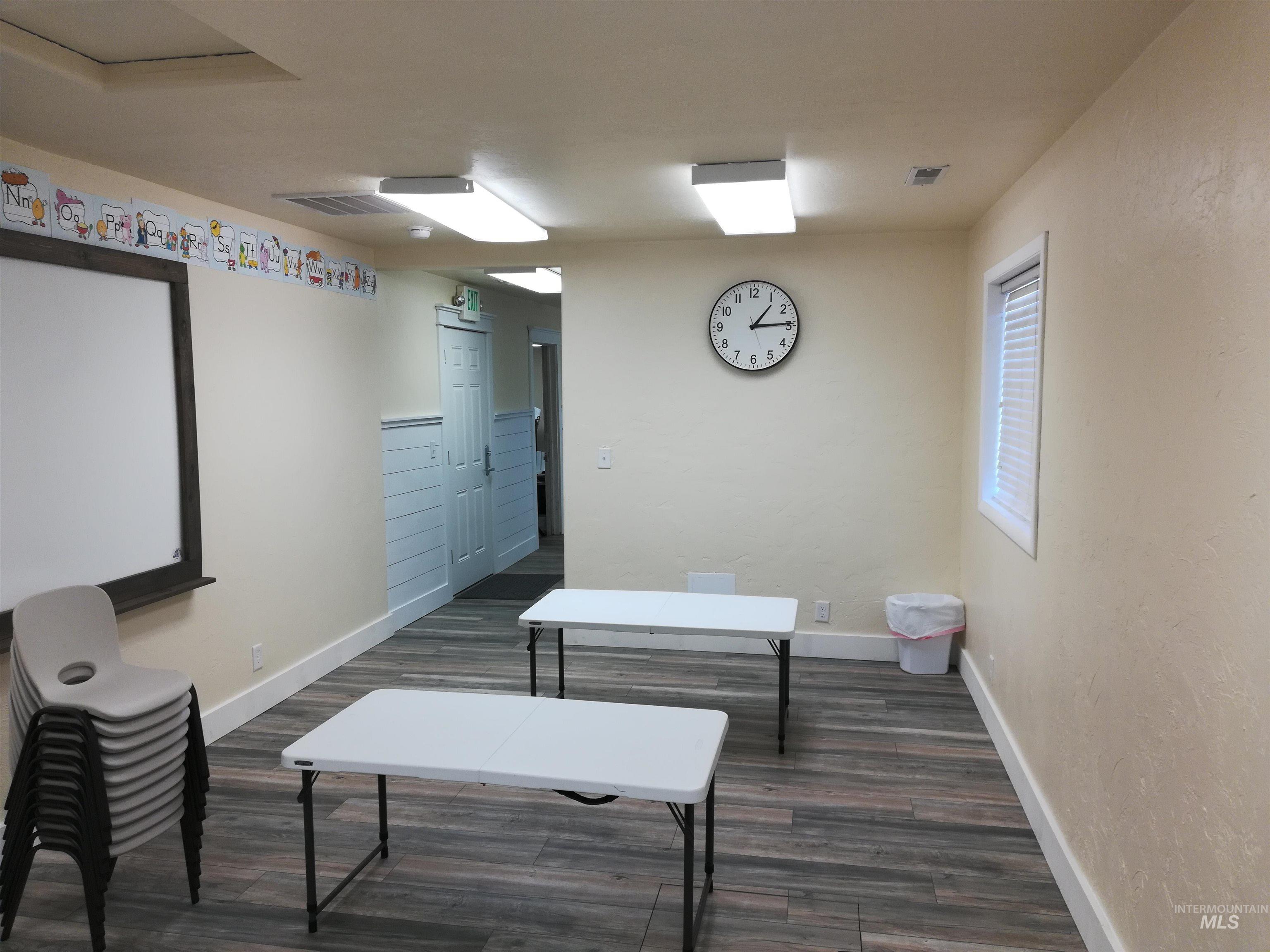 401 Filer Avenue, Twin Falls, Idaho 83301, 3 Rooms, Business/Commercial For Sale, Price $299,999, 98980947