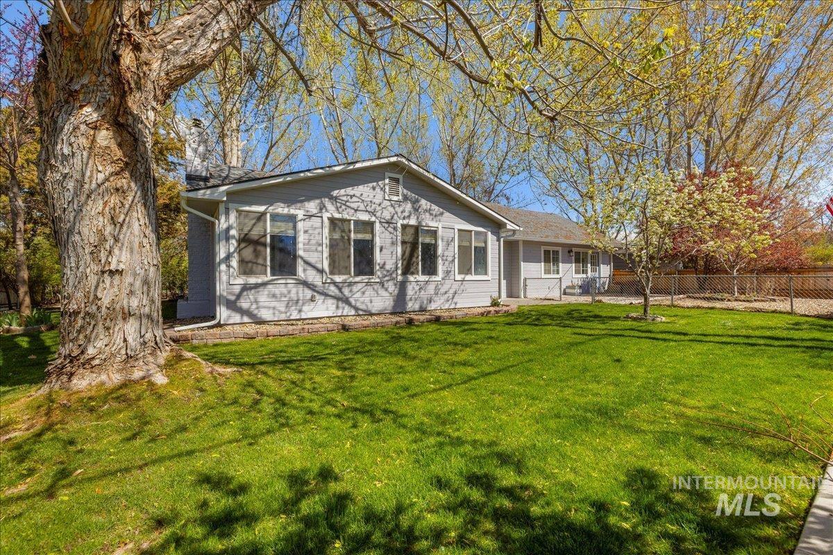 3002 Frozen Dog Rd, Emmett, Idaho 83617-9168, 3 Bedrooms, 3 Bathrooms, Residential For Sale, Price $549,000, 98980948