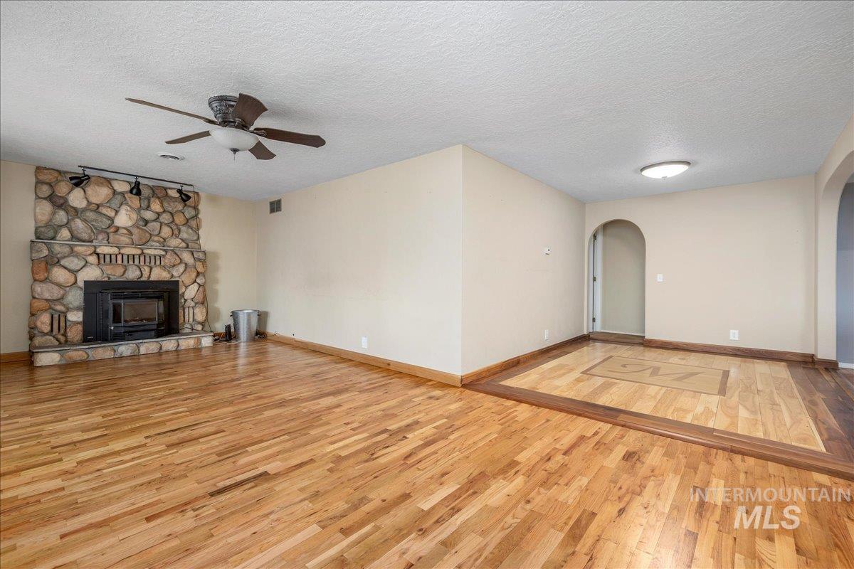 3002 Frozen Dog Rd, Emmett, Idaho 83617-9168, 3 Bedrooms, 3 Bathrooms, Residential For Sale, Price $549,000,MLS 98980948