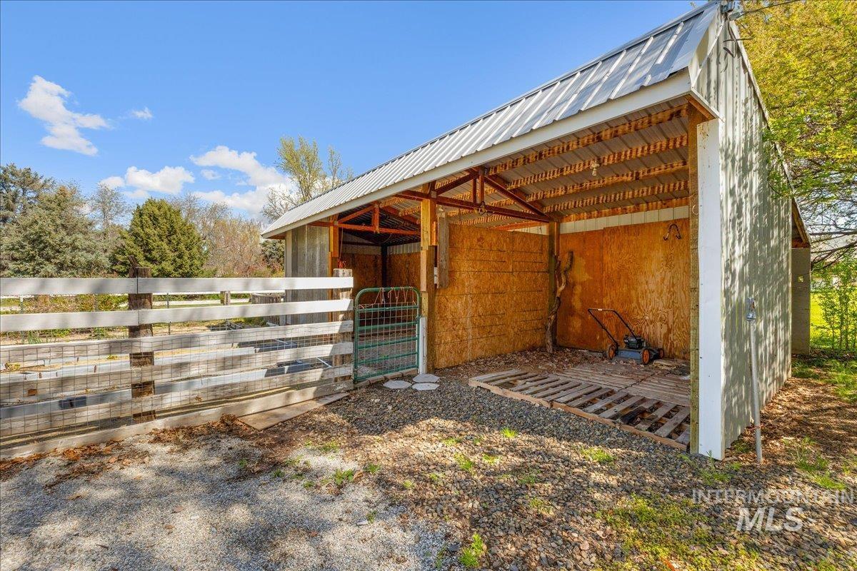 3002 Frozen Dog Rd, Emmett, Idaho 83617-9168, 3 Bedrooms, 3 Bathrooms, Residential For Sale, Price $525,000,MLS 98980948