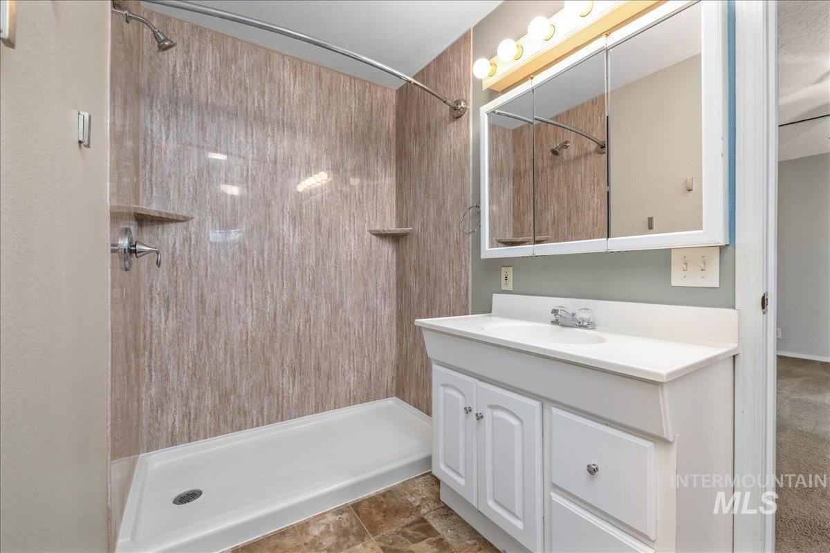 3002 Frozen Dog Rd, Emmett, Idaho 83617-9168, 3 Bedrooms, 3 Bathrooms, Residential For Sale, Price $549,000,MLS 98980948