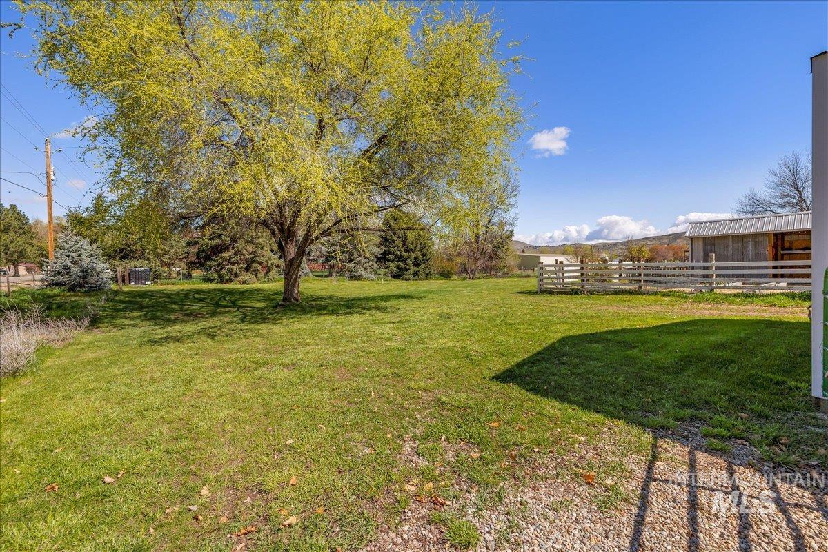 3002 Frozen Dog Rd, Emmett, Idaho 83617-9168, 3 Bedrooms, 3 Bathrooms, Residential For Sale, Price $525,000,MLS 98980948