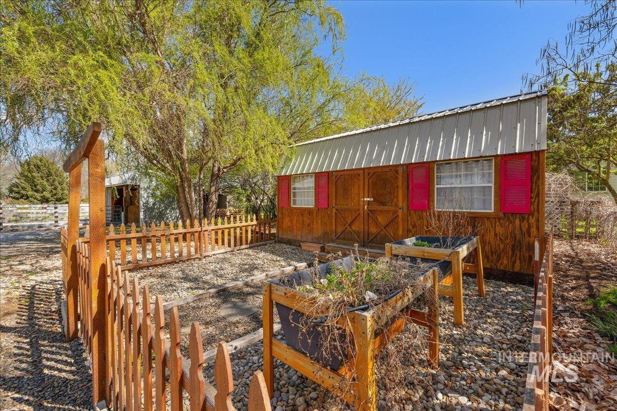 3002 Frozen Dog Rd, Emmett, Idaho 83617-9168, 3 Bedrooms, 3 Bathrooms, Residential For Sale, Price $549,000,MLS 98980948