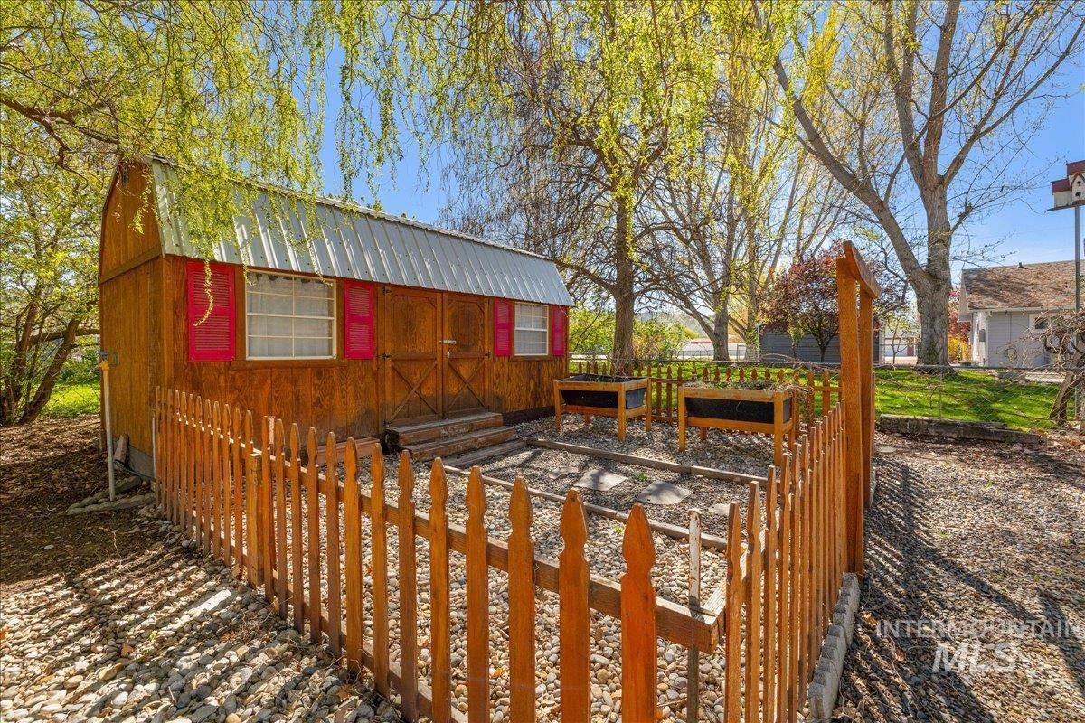 3002 Frozen Dog Rd, Emmett, Idaho 83617-9168, 3 Bedrooms, 3 Bathrooms, Residential For Sale, Price $525,000,MLS 98980948