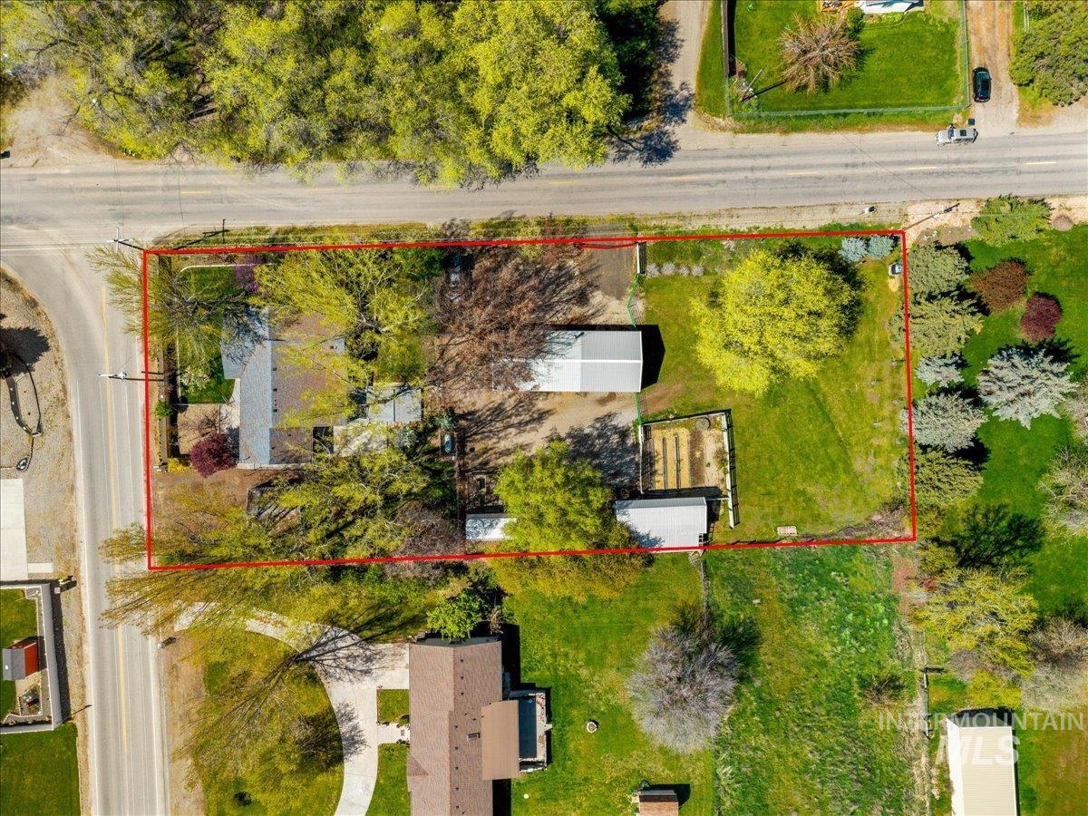 3002 Frozen Dog Rd, Emmett, Idaho 83617-9168, 3 Bedrooms, 3 Bathrooms, Residential For Sale, Price $525,000,MLS 98980948